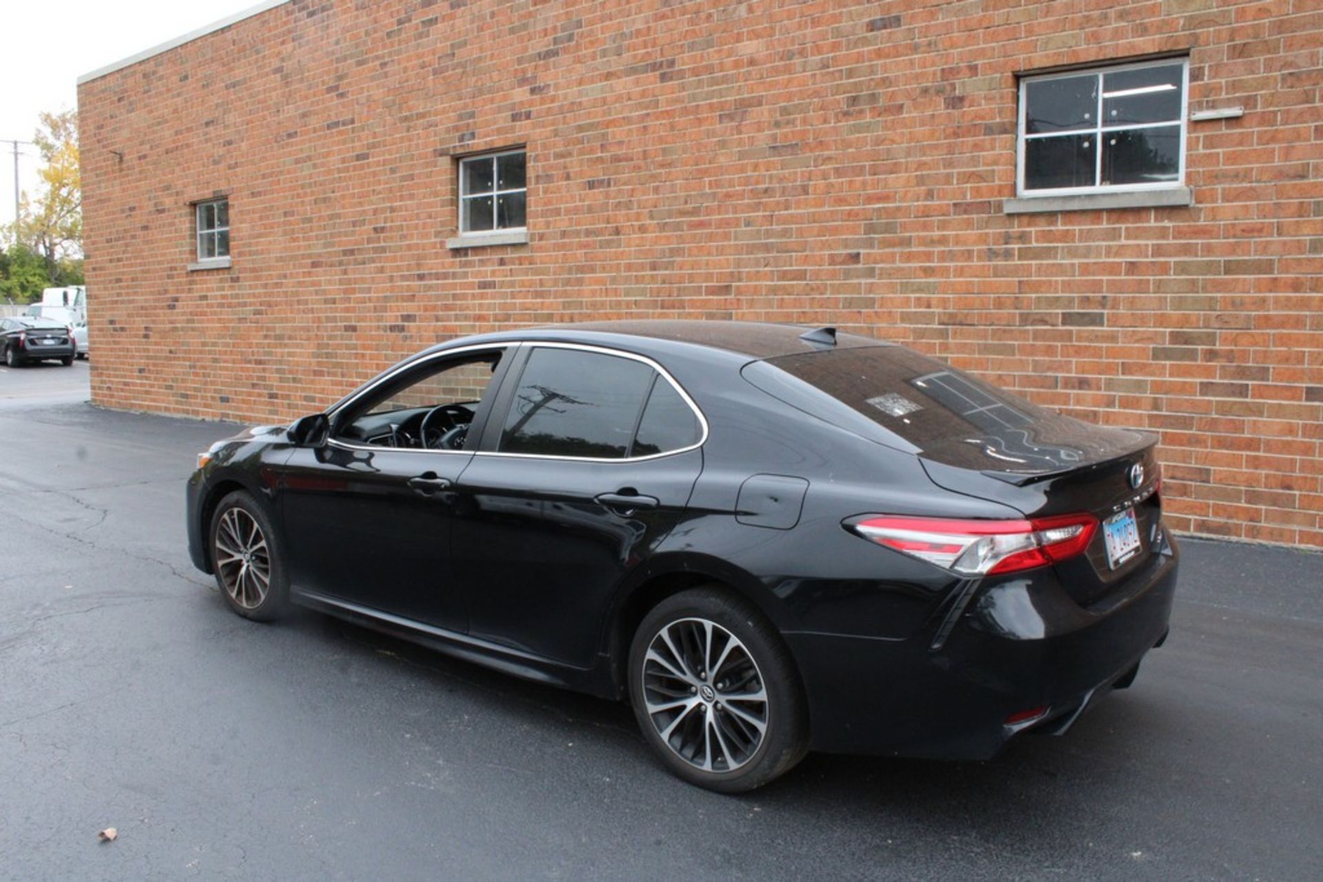 2019 TOYOTA CAMRY SE, 4-DOOR SEDAN, 2.5L L4, VIN 4T1B11HK5KU700606, 45,494 MILES SHOWN ON ODOMETER - Image 2 of 12