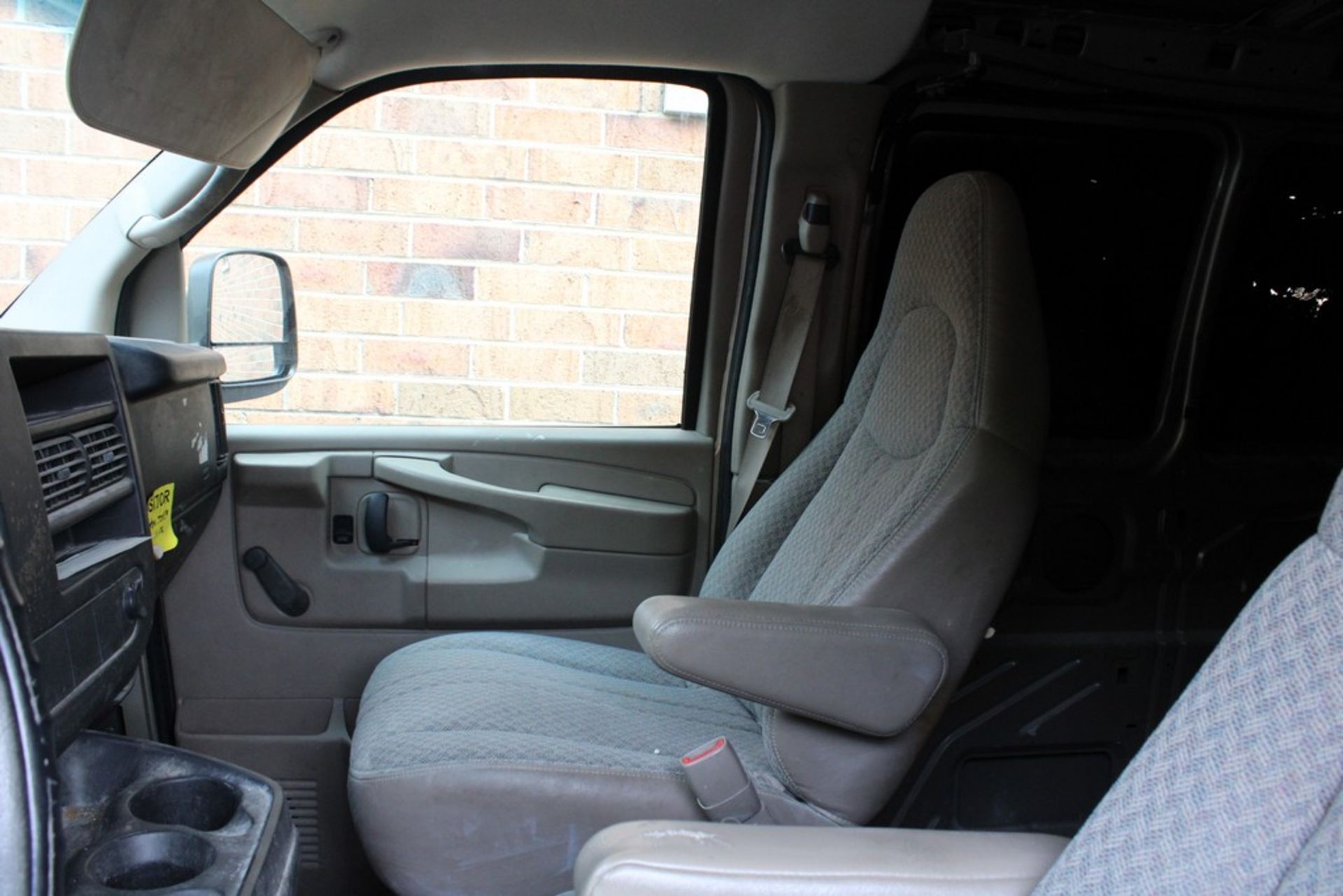 2008 CHEVROLET EXPRESS 2500 CARGO VAN, 6.0L V8, VIN 1GCGG25K481204077, 178,407 MILES SHOWN ON - Image 7 of 10