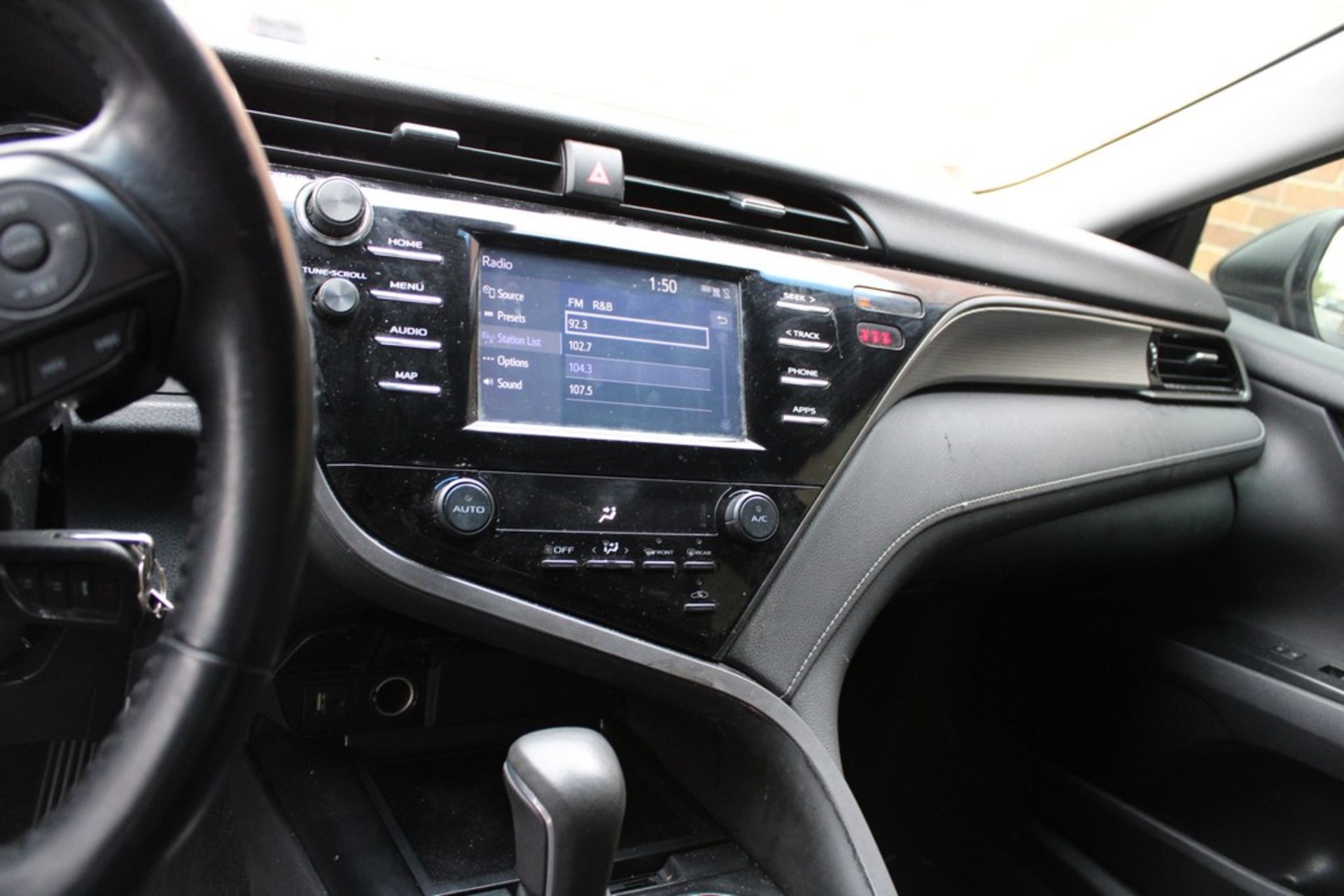 2019 TOYOTA CAMRY SE, 4-DOOR SEDAN, 2.5L L4, VIN 4T1B11HK5KU700606, 45,494 MILES SHOWN ON ODOMETER - Image 9 of 12