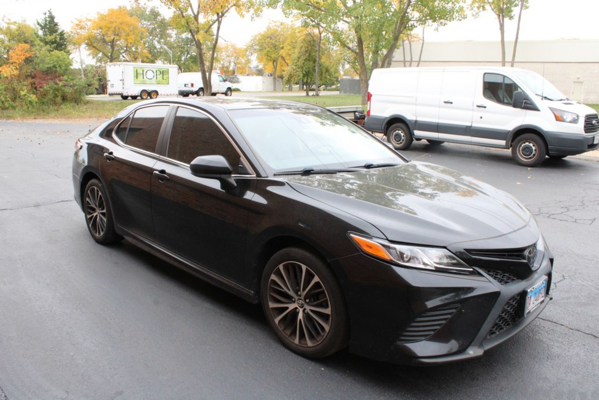 2019 TOYOTA CAMRY SE, 4-DOOR SEDAN, 2.5L L4, VIN 4T1B11HK5KU700606, 45,494 MILES SHOWN ON ODOMETER - Image 4 of 12