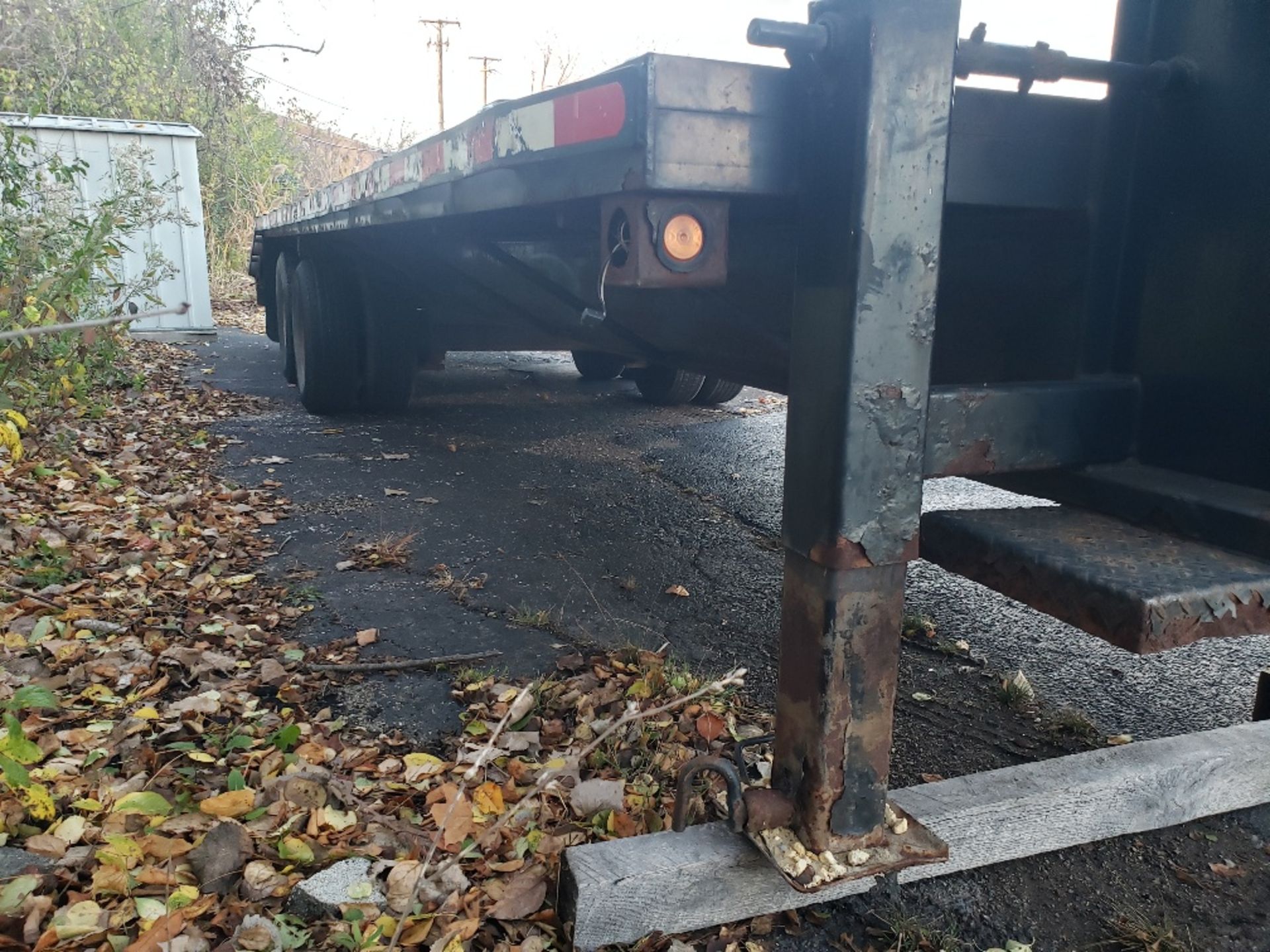 2008 25' B & D GOOSENECK TRAILER, TANDEM AXLE, POP-UP 5' BEAVER TAIL, WITH RAMPS - Image 8 of 14