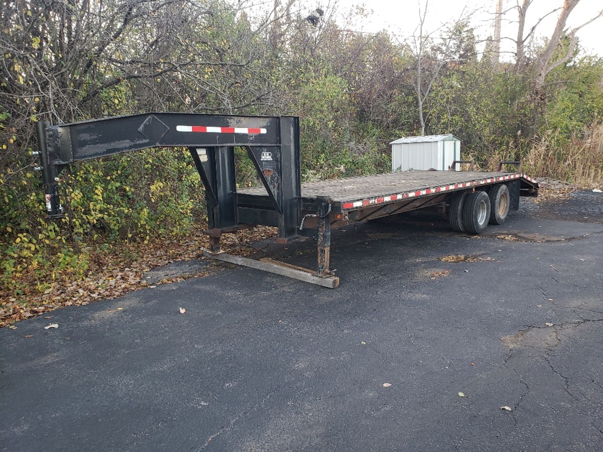 2008 25' B & D GOOSENECK TRAILER, TANDEM AXLE, POP-UP 5' BEAVER TAIL, WITH RAMPS