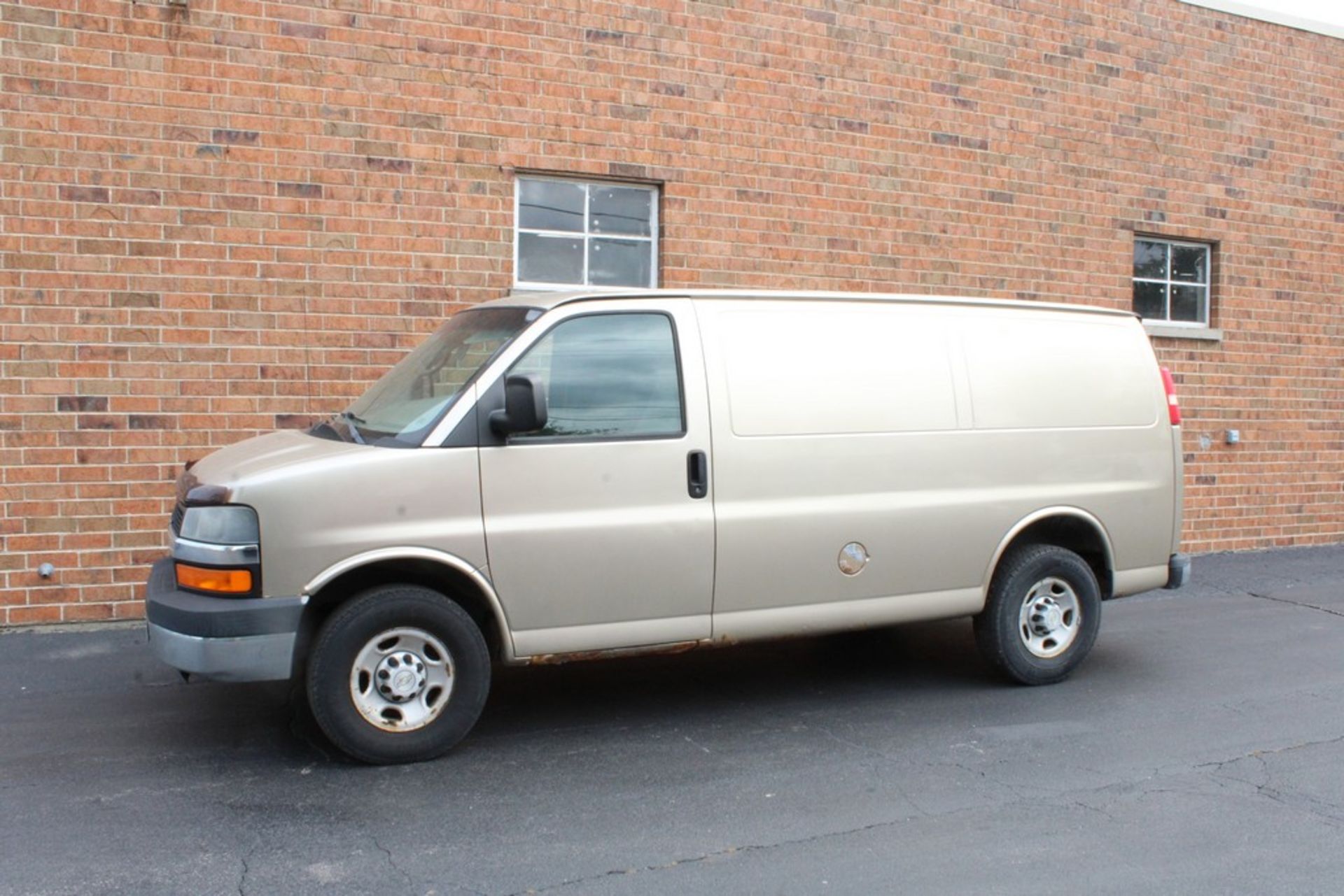 2008 CHEVROLET EXPRESS 2500 CARGO VAN, 6.0L V8, VIN 1GCGG25K481204077, 178,407 MILES SHOWN ON