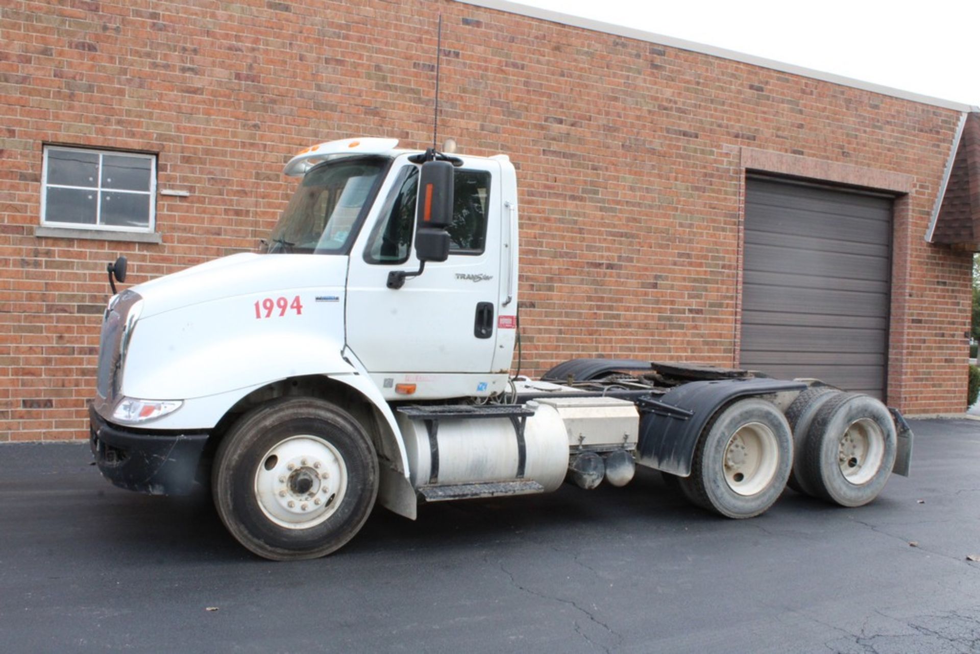 2009 INTERNATIONAL TRANSTAR 8600 TRUCK TRACTOR, DAY CAB, 13.0L L6 DIESEL, WET KIT, VIN