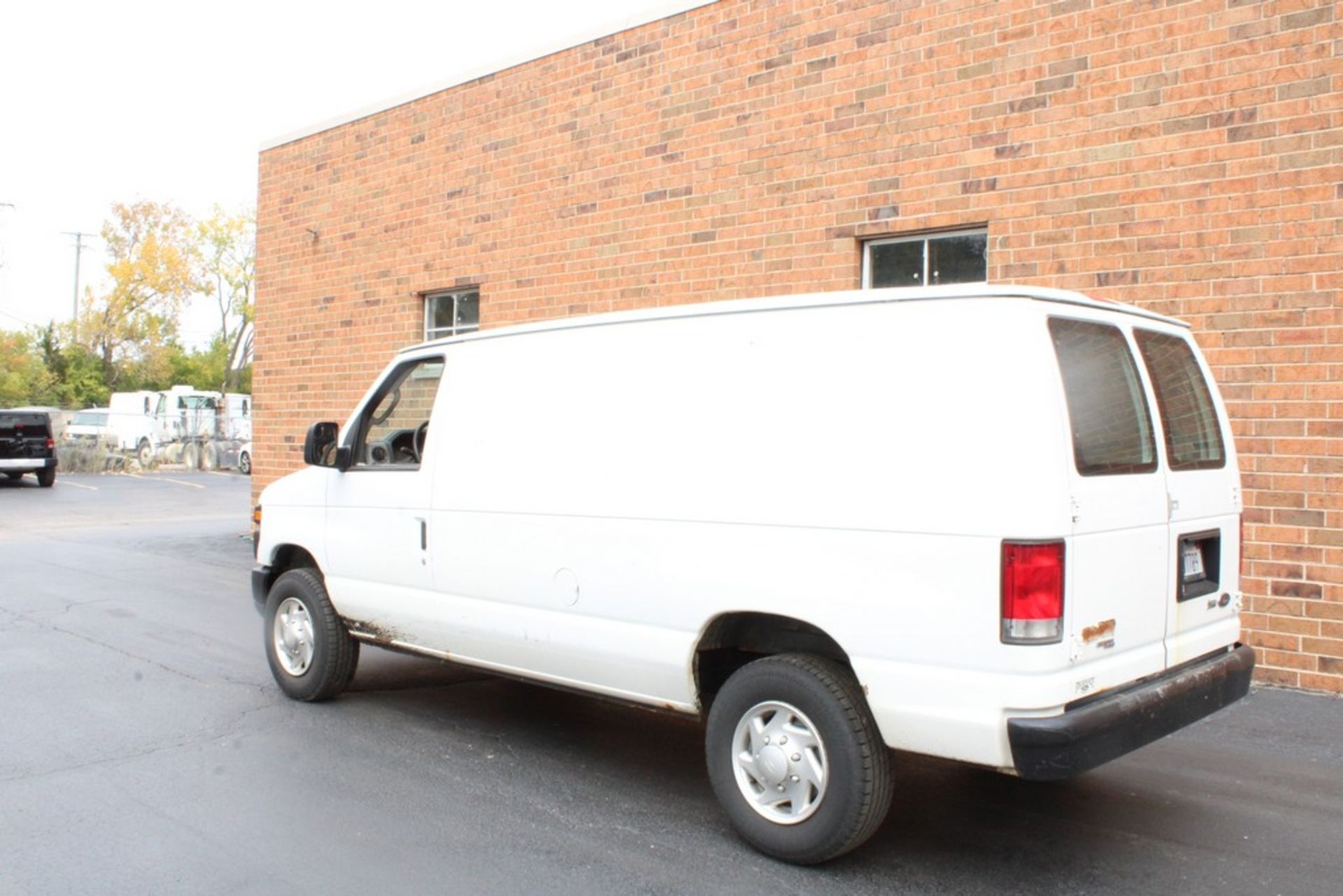 2014 FORD ECONOLINE E-250 CARGO VAN, 4.6L V8, VIN 1FTNE2EW3EDA07931, 183,875 MILES SHOWN ON - Image 2 of 10