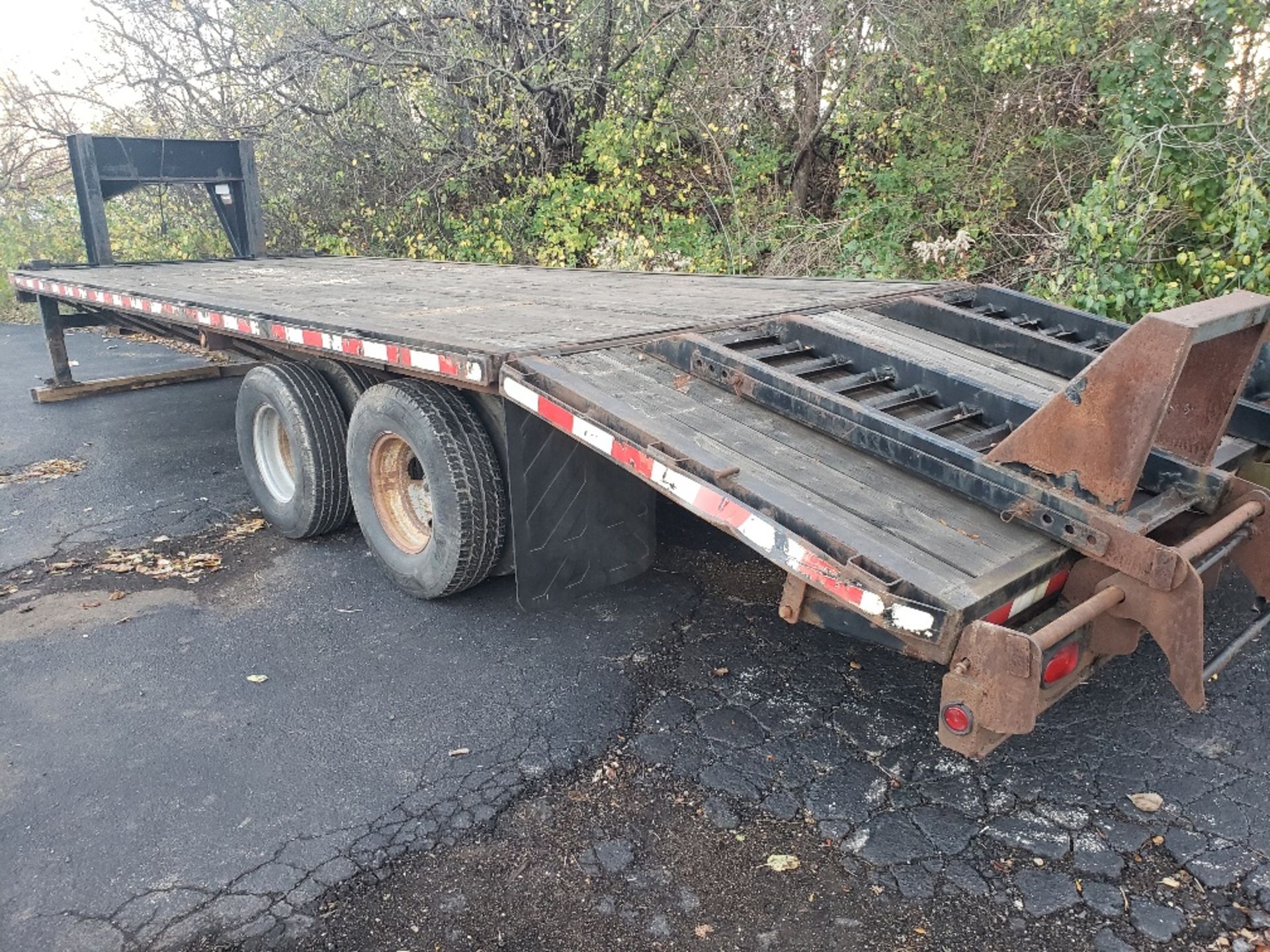 2008 25' B & D GOOSENECK TRAILER, TANDEM AXLE, POP-UP 5' BEAVER TAIL, WITH RAMPS - Image 13 of 14