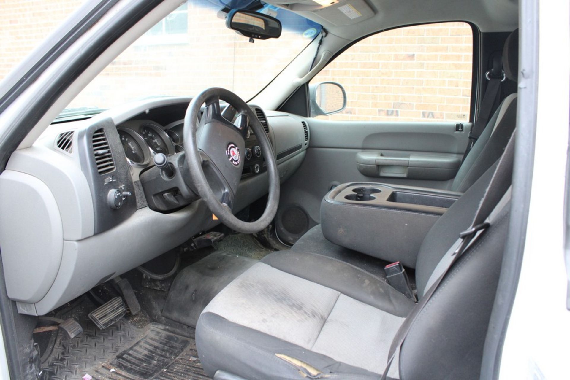 2007 CHEVROLET 2500HD STANDARD CAB PICKUP TRUCK, WITH LADDER RACK, DIAMOND PLATE TOOL BOX AND JOB - Image 5 of 10