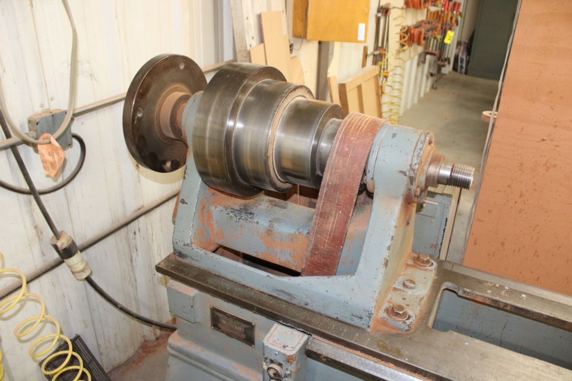 OLIVER 24"X96" MODEL 20 WOOD LATHE, S/N 48086, WITH ASSORTED TOOLING - Image 4 of 10