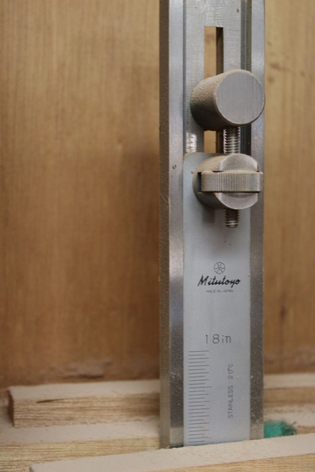 MITUTOYOÂ 18" HEIGHT GAGE WITH CASE - Image 3 of 4