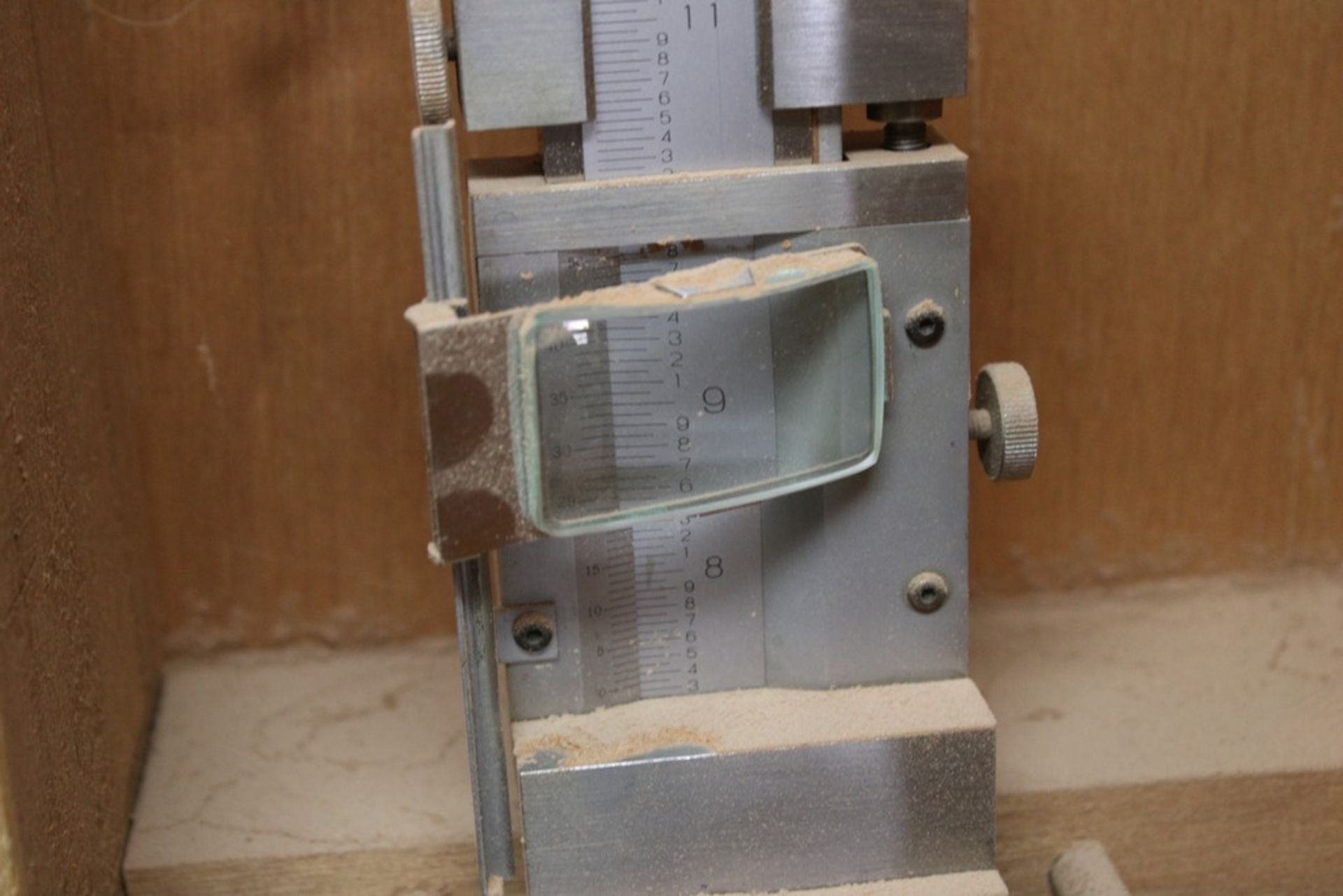 MITUTOYOÂ 18" HEIGHT GAGE WITH CASE - Image 4 of 4