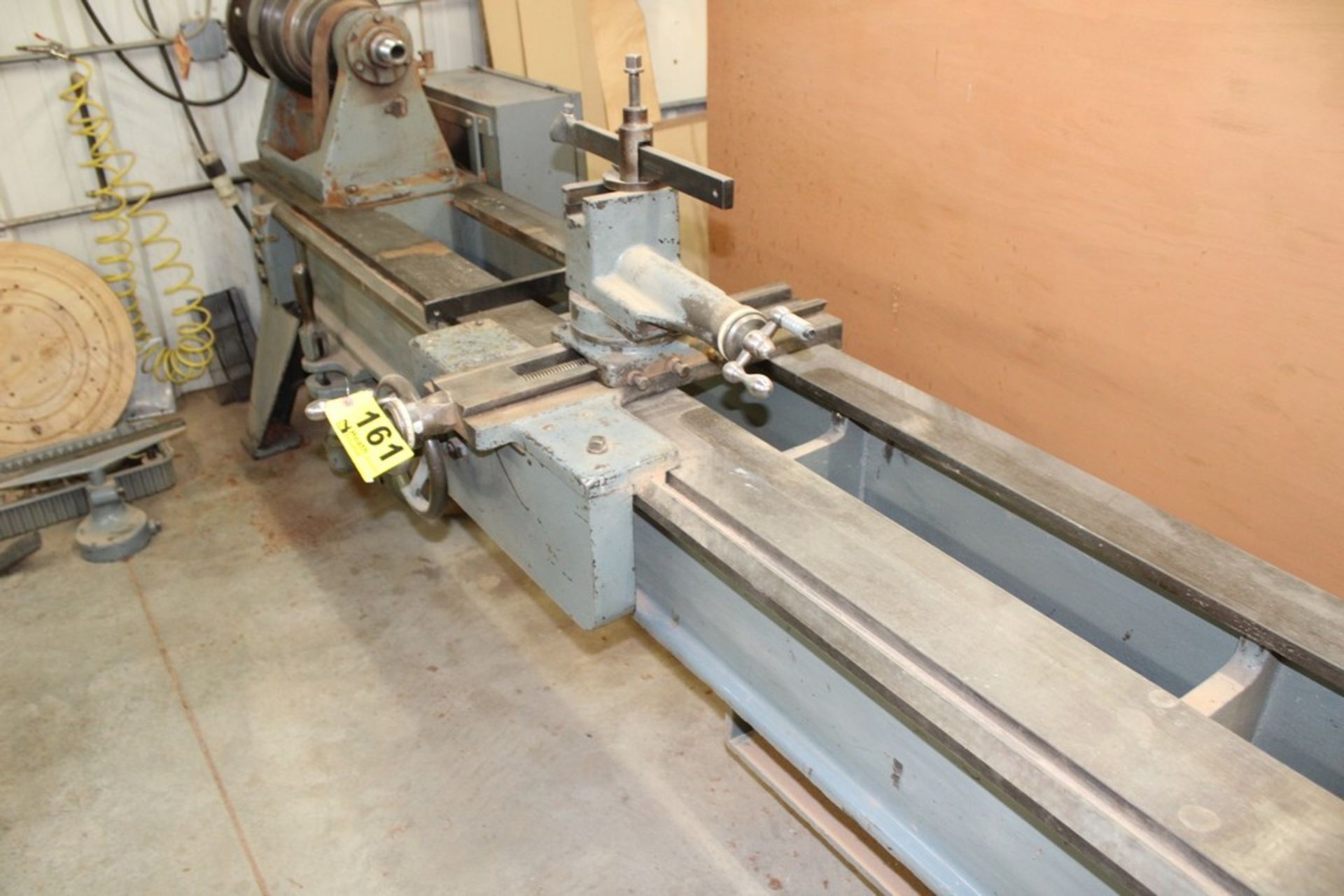 OLIVER 24"X96" MODEL 20 WOOD LATHE, S/N 48086, WITH ASSORTED TOOLING - Image 9 of 10
