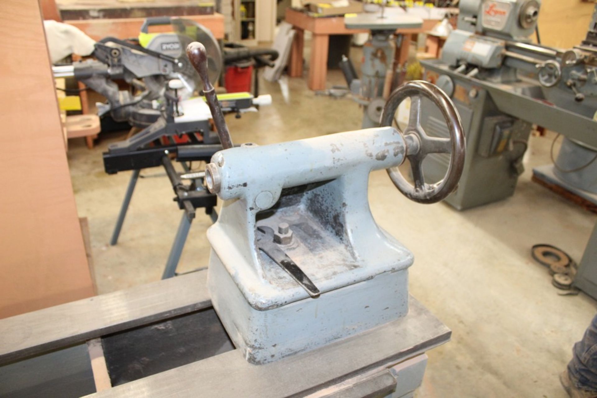 OLIVER 24"X96" MODEL 20 WOOD LATHE, S/N 48086, WITH ASSORTED TOOLING - Image 8 of 10