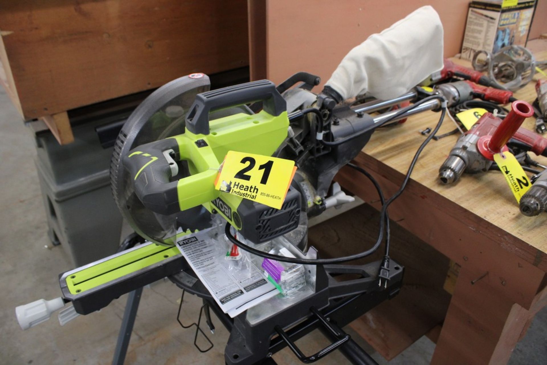 RYOBI MODEL TSS103 10" SLIDING COMPOUND MITRE SAW WITH PERFORMAX PORTABLE STAND - Image 2 of 4