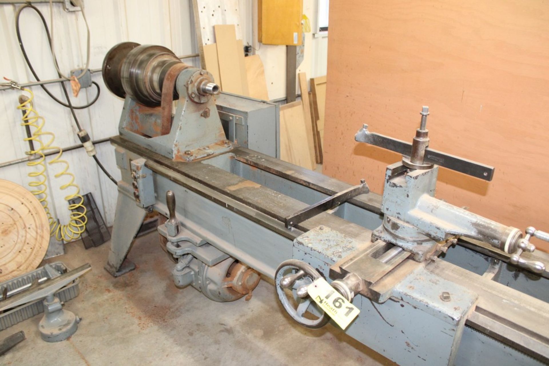 OLIVER 24"X96" MODEL 20 WOOD LATHE, S/N 48086, WITH ASSORTED TOOLING - Image 2 of 10