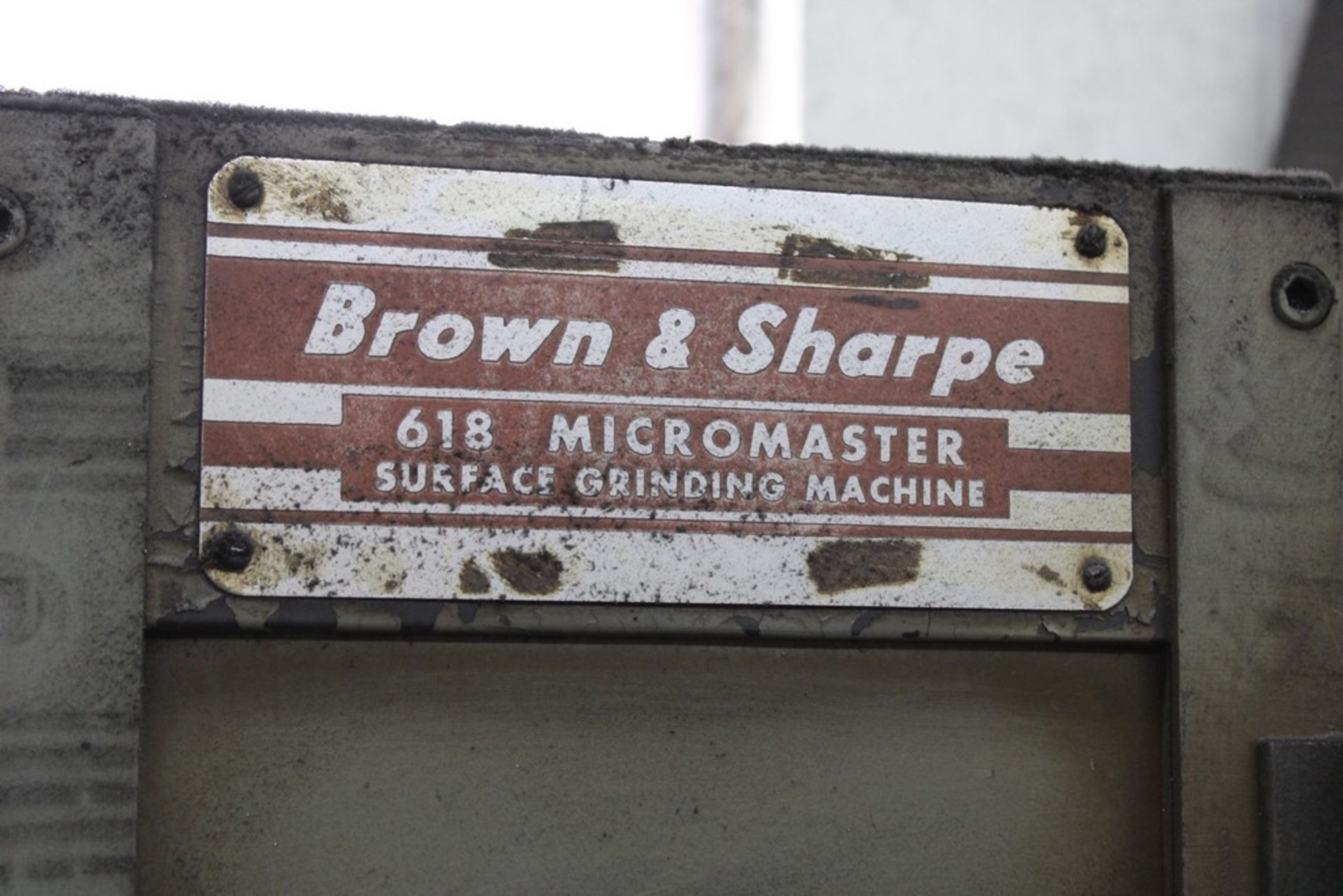 BROWN & SHARPE 6"X18" MODEL 618 MICROMASTER HYDRAULIC SURFACE GRINDER, S/N 523-6181-3607, WITH POWER - Image 2 of 6