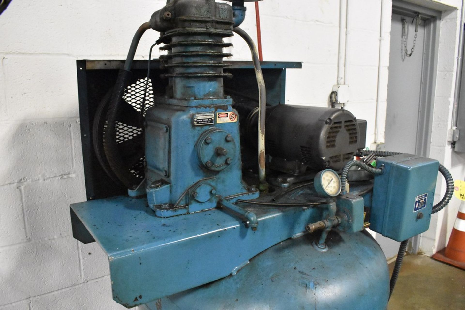 CURTIS 5 HP VERTICAL TANK MOUNTED AIR COMPRESSOR, S/N D96-07C89094 - Image 2 of 2