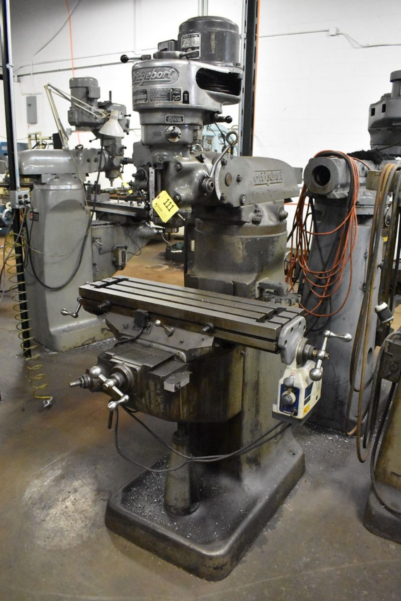 BRIDGEPORT 1 HP "J-HEAD" RAM TYPE VERTICAL MILL, S/N BR86128, 32" POWER FEED TABLE - Image 2 of 8