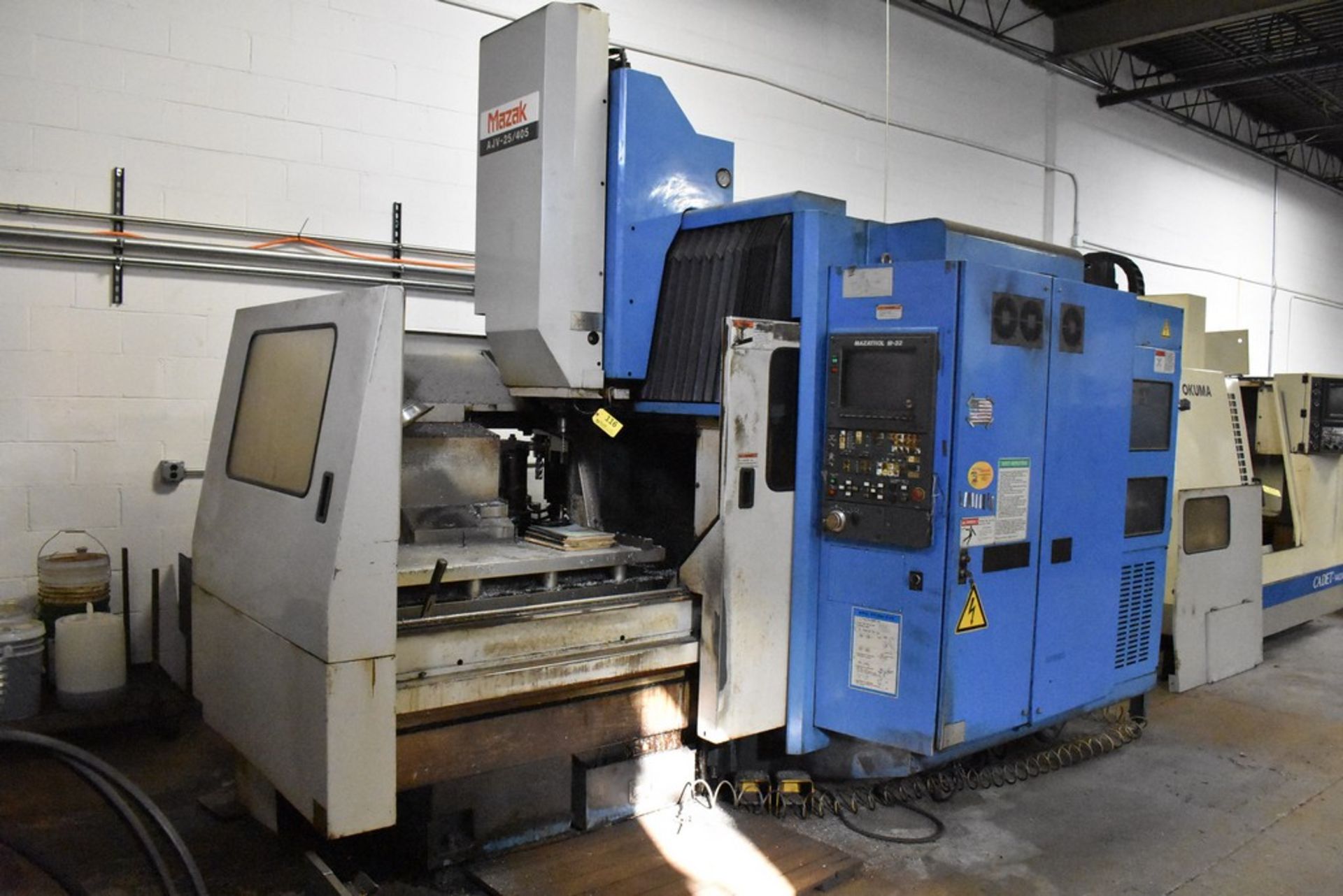 MAZAK MODEL AJV25/405 CNC VERTICAL MACHINING CENTER, S/N 77005, 39.4" X-AXIS TRAVEL, 20" Y-AXIS - Image 2 of 10