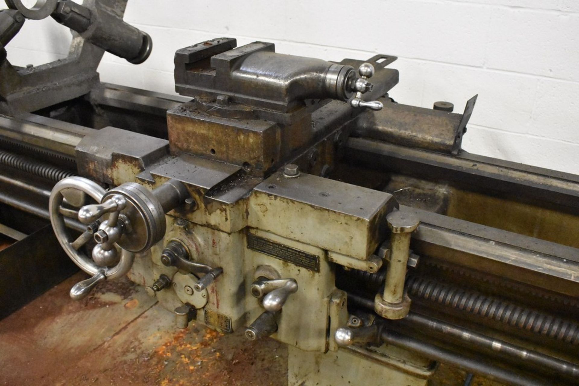 LEBLOND 22"X144" TOOLROOM LATHE, S/N H485, 350 SPINDLE RPM, WITH 18" 3-JAW CHUCK, TAPER - Image 5 of 8