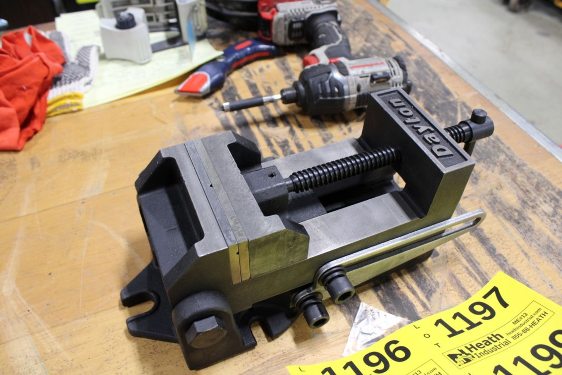 DAYTON MODEL 4TK07B 4" INDUSTRIAL ANGLE VISE(NEW)