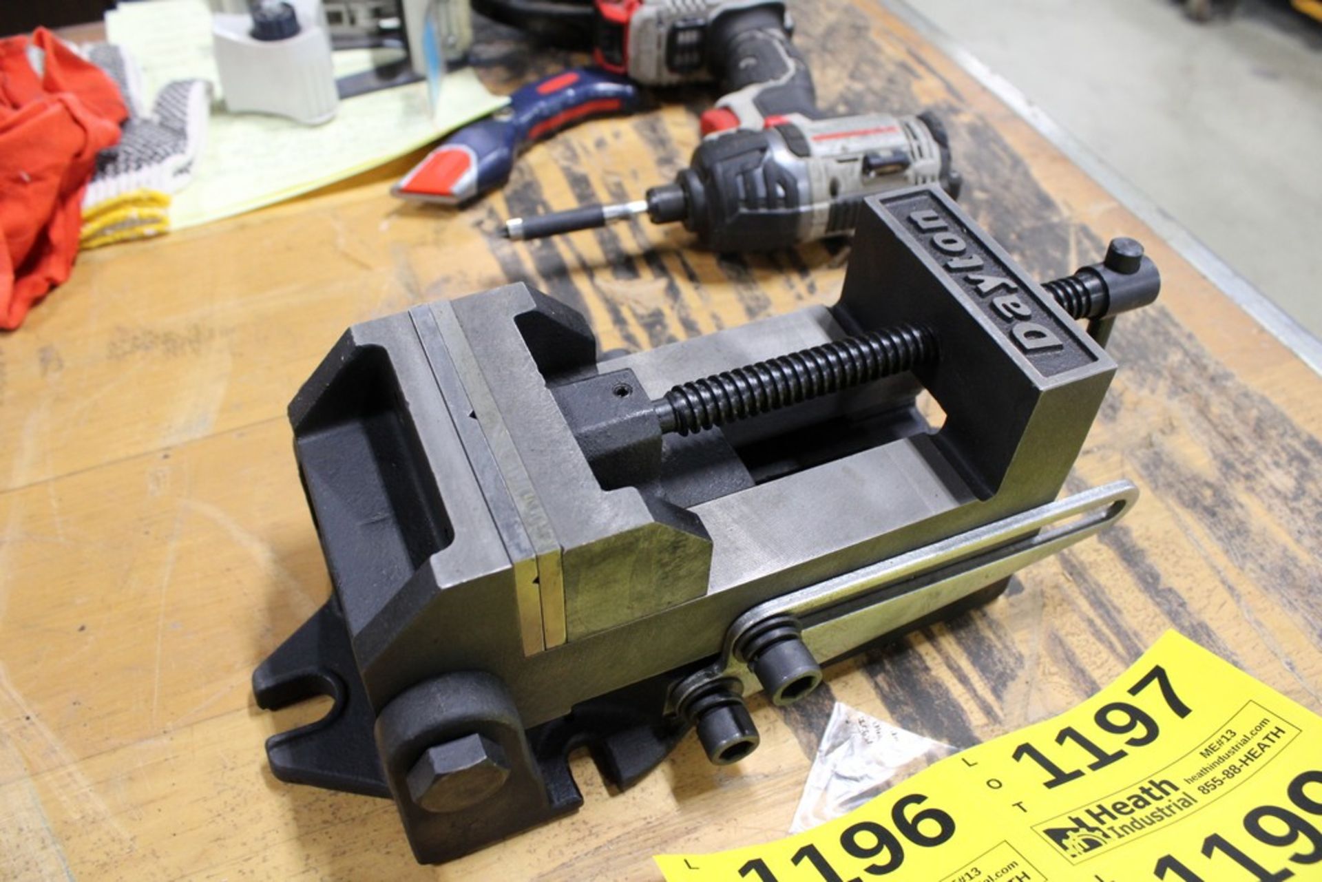 DAYTON MODEL 4TK07B 4" INDUSTRIAL ANGLE VISE(NEW)