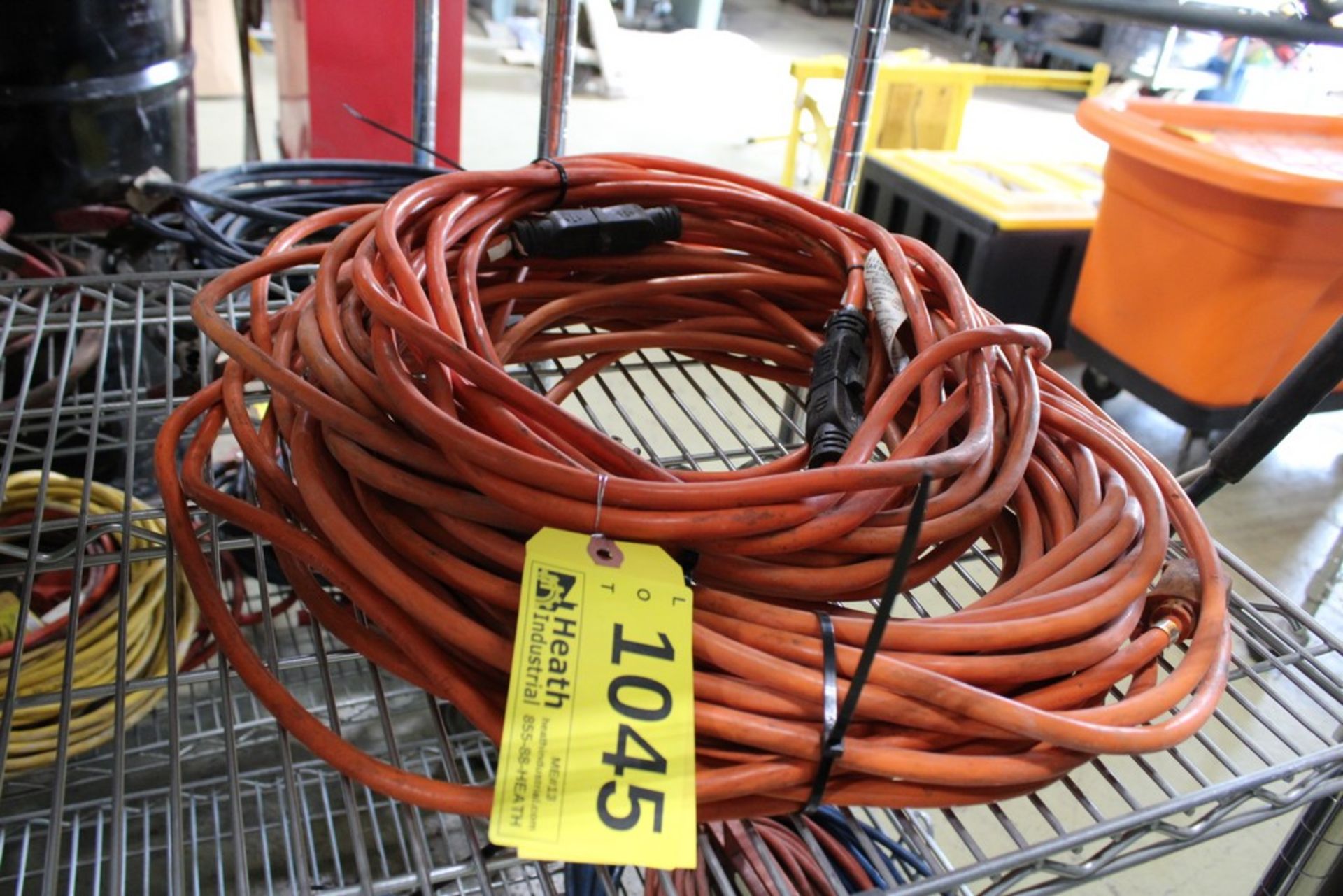 (2) HEAVY DUTY 120V EXTENSION CORDS