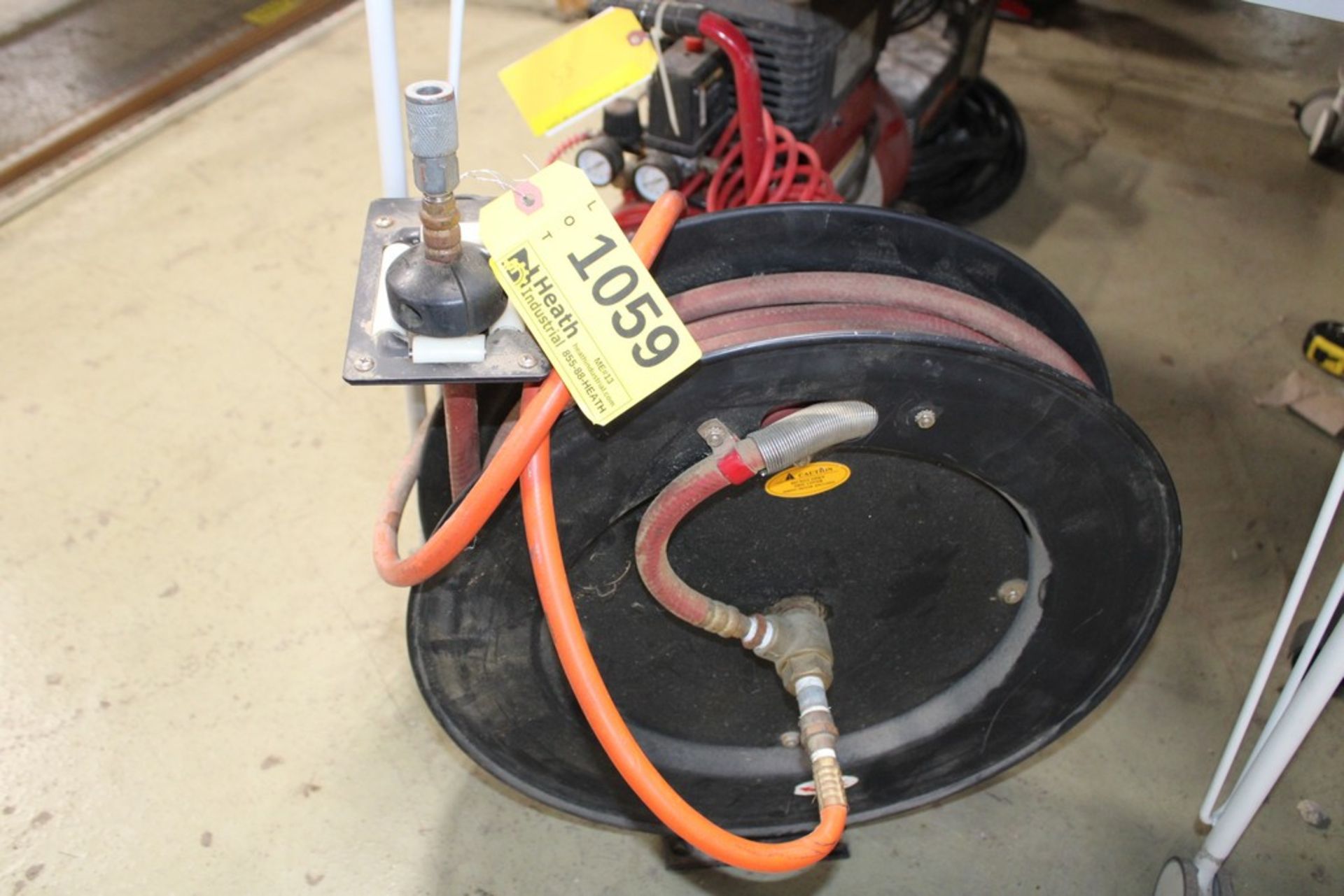 CENTRAL PNEUMATIC NO. 4620 RETRACTABLE PNEUMATIC HOSE REEL