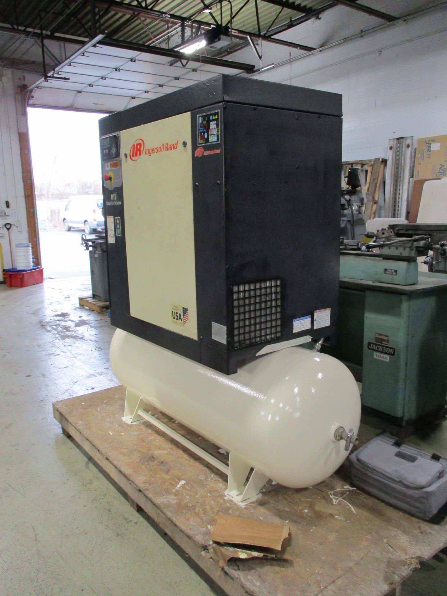 INGERSOLL RAND MODEL R11I-A135 AIR COMPRESSOR, 15HP, 135 MAX PSI, S/N CBV483784, WITH HORIZONTAL - Image 4 of 5