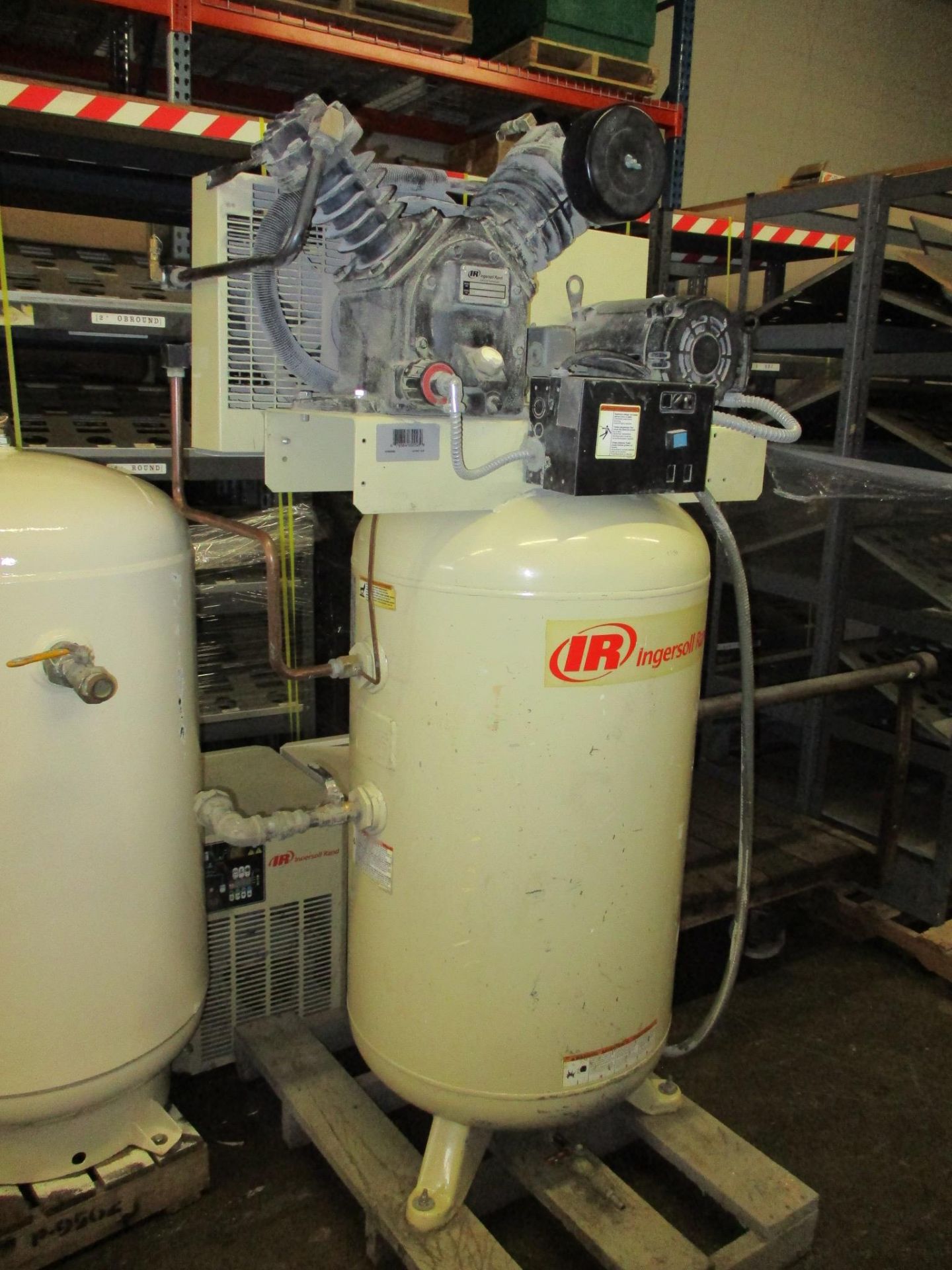 INGERSOLL RAND MODEL 2475 AIR COMPRESSOR, 5HP, VERTICAL TANK