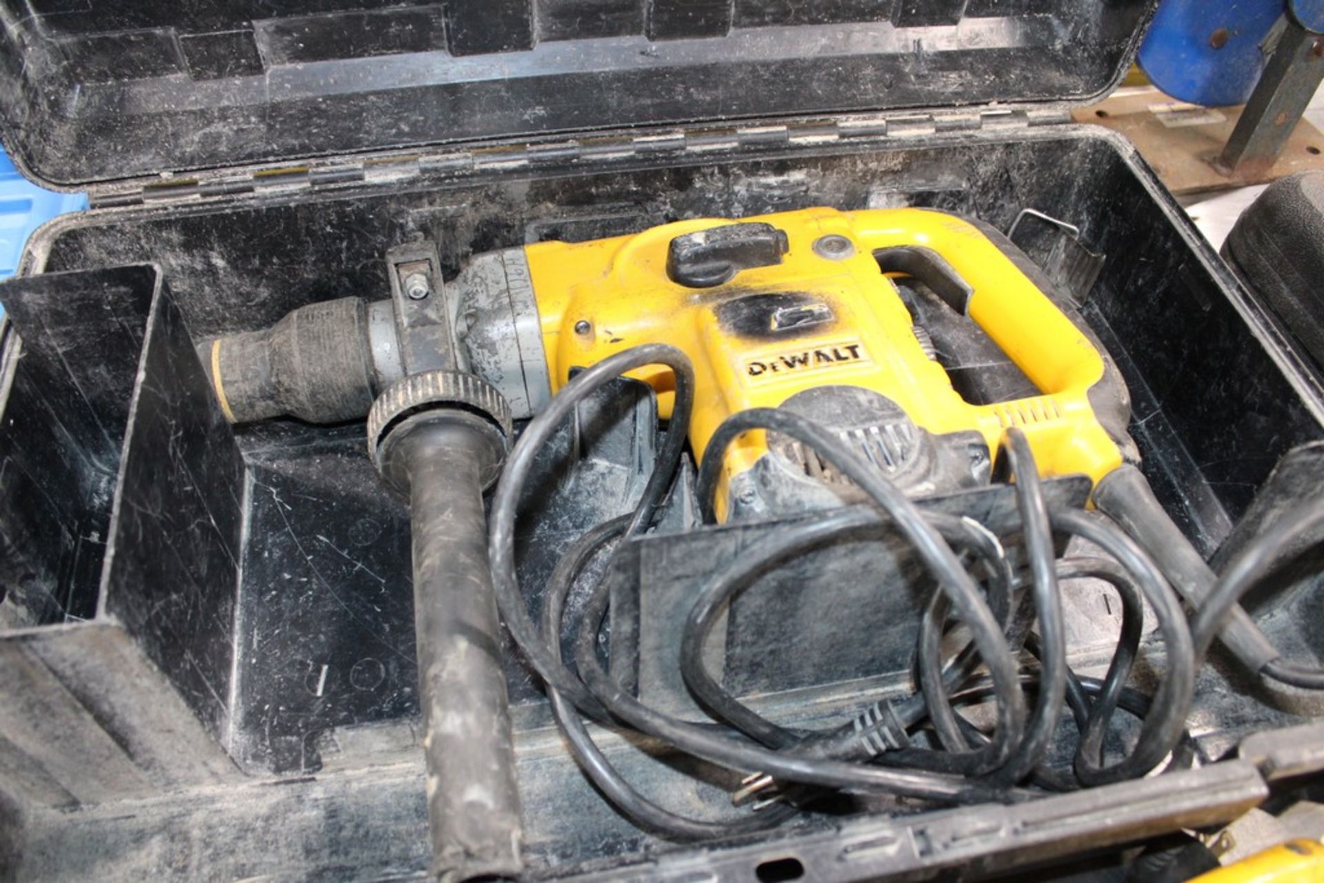 DEWALT MODEL D25600 1-3/4" ROTARY HAMMER DRILL WITH CASE