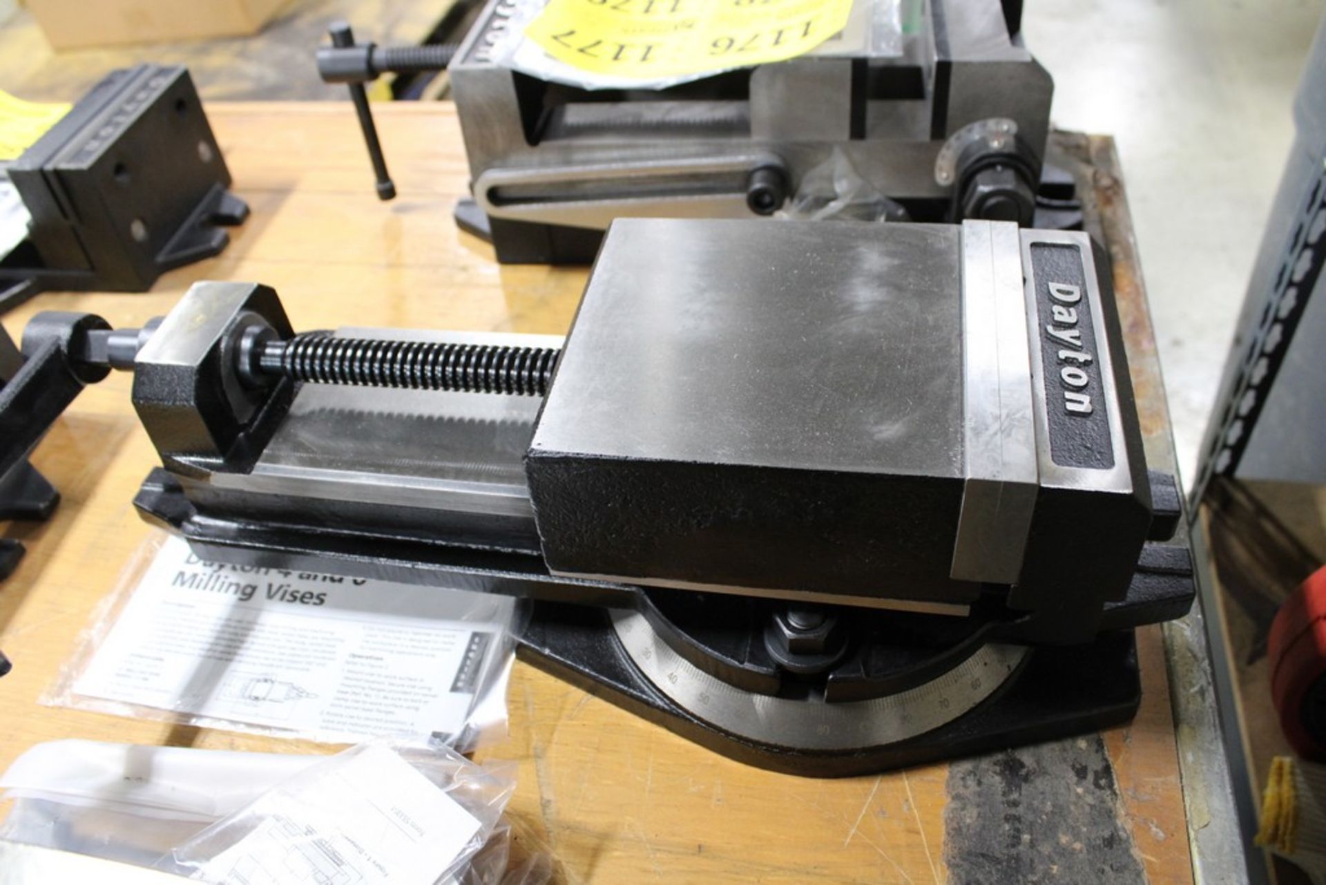 DAYTON MODEL 3W765B 6" MILLING VISE WITH SWIVEL BASE(NEW)