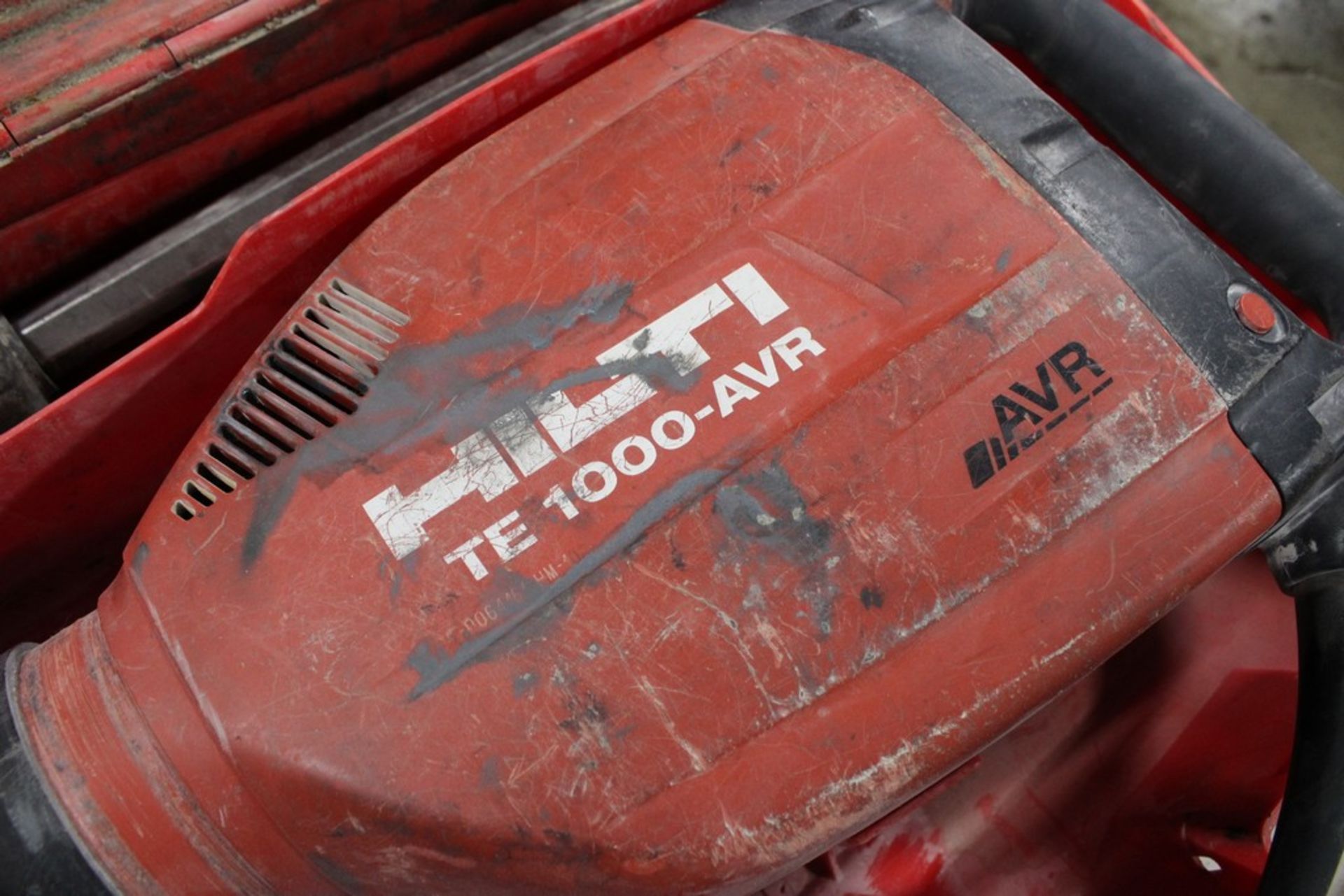 HILTI MODEL TE 1000-AVR DEMOLITION HAMMER, CORDED, WITH CASE - Image 2 of 3