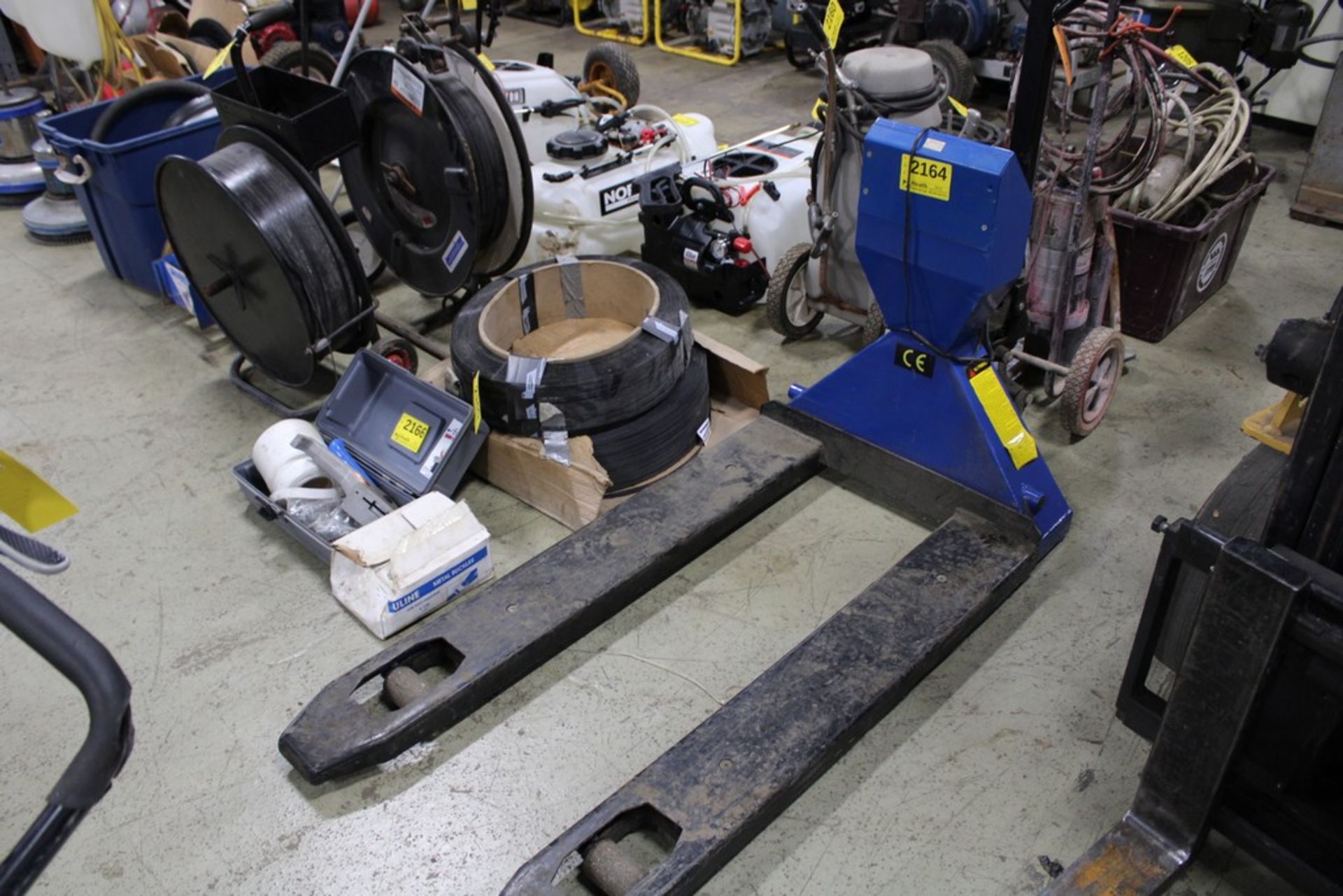 GLOBAL 5,000 LB HYDRALULC PALLET JACK, WITH INTEGRATED TOLEDO DIGITAL SCALE