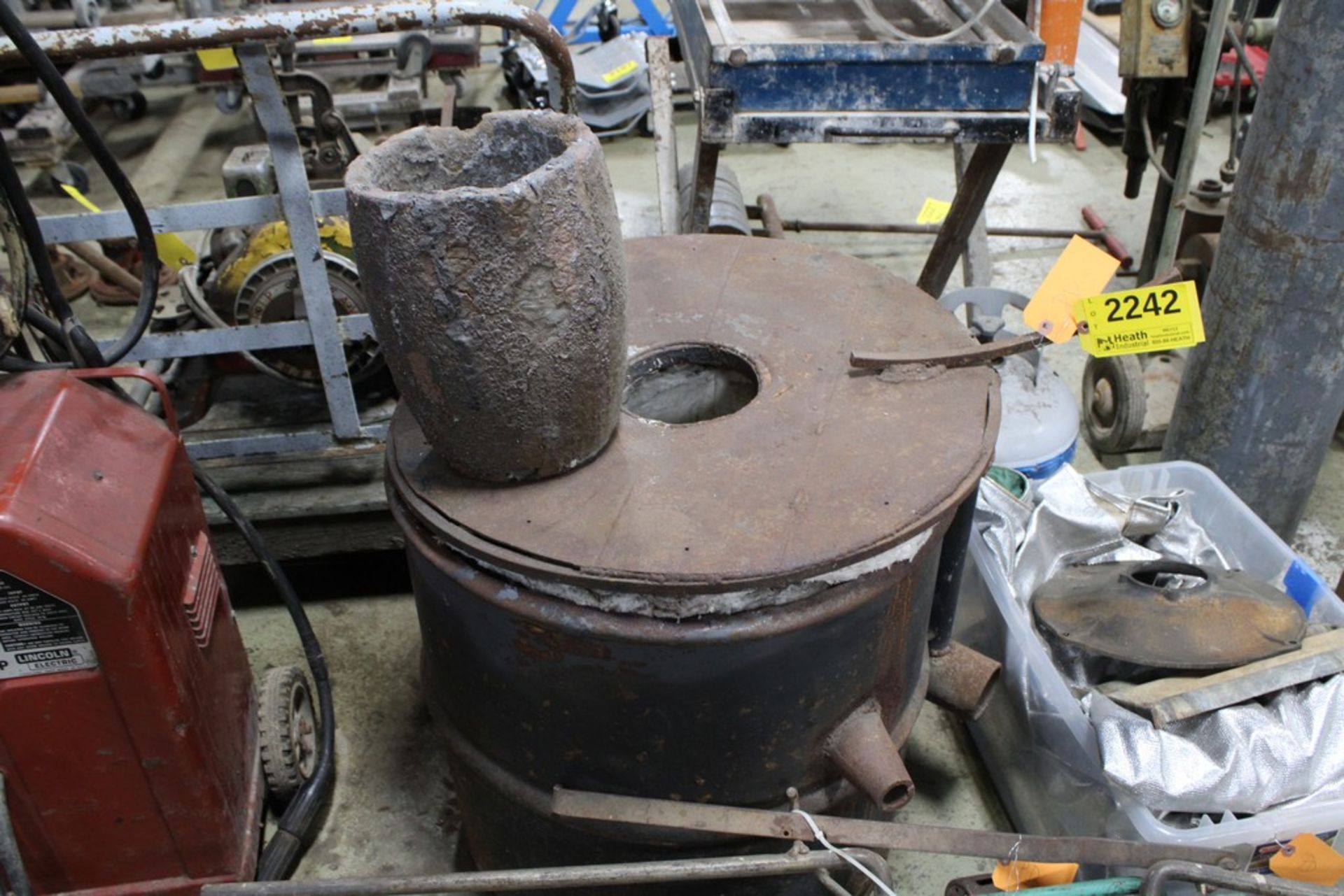 FOUNDRY SMELTER INCLUDING CRUCIBLE TONGS, ETC - Image 4 of 9