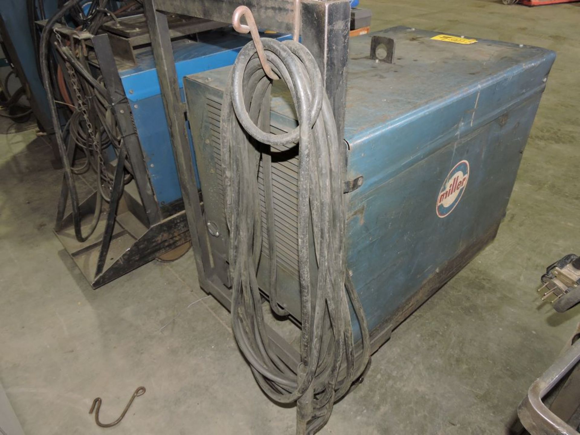 Miller Direct Current arc welder, sn HH035433, 500 amp on trucks. - Image 3 of 3