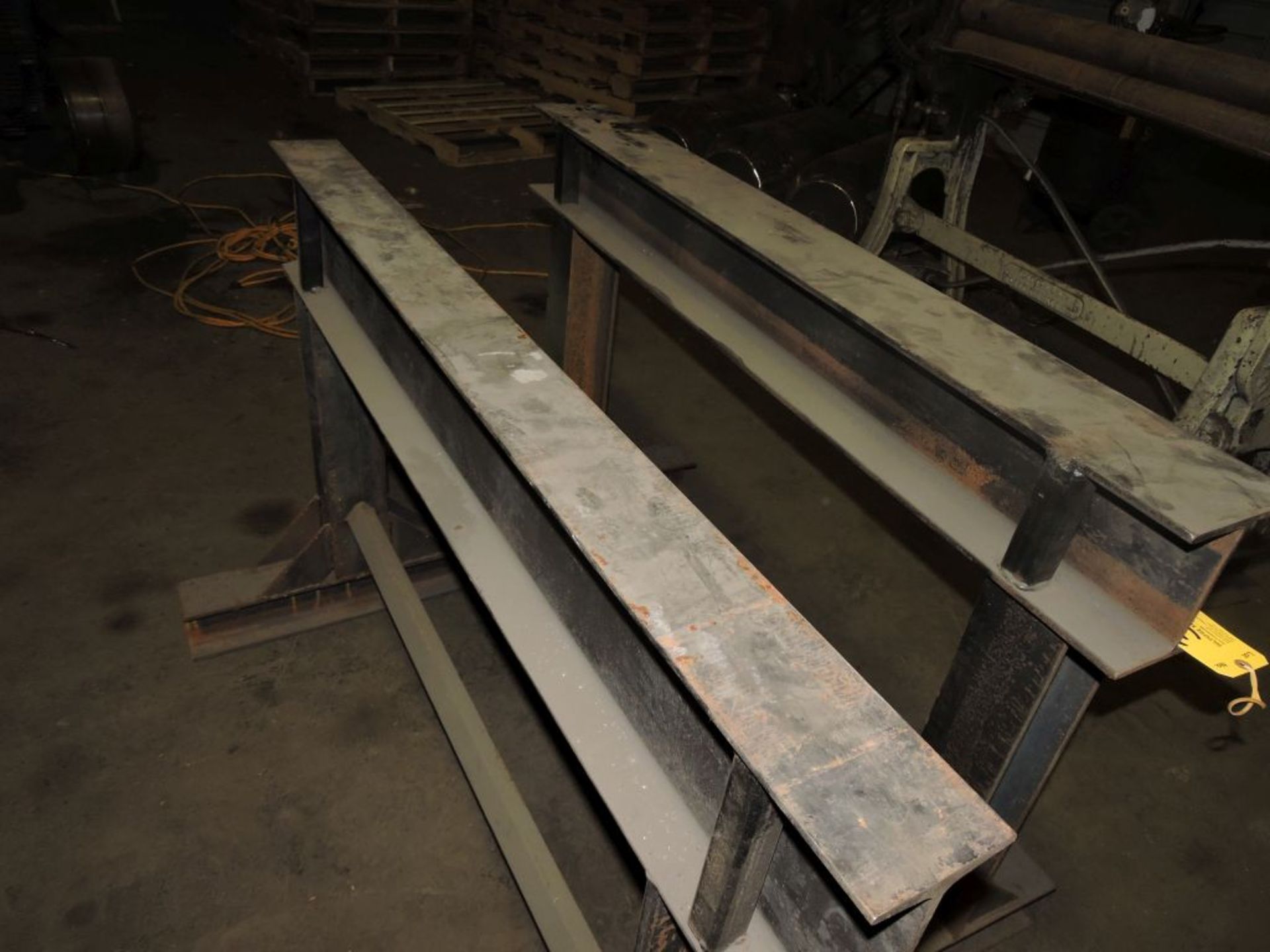 Heavy stands, (2)