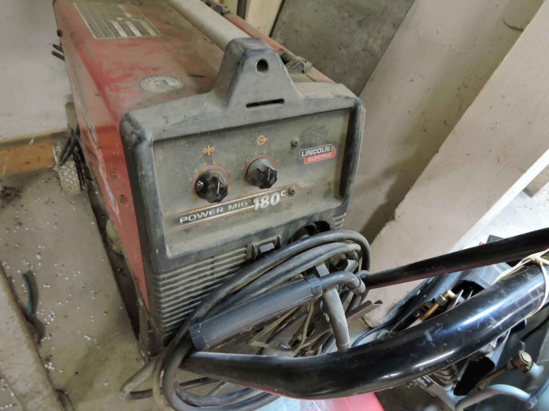 Lincoln electric welder, with new ???, 180 amp, head. - Image 4 of 4