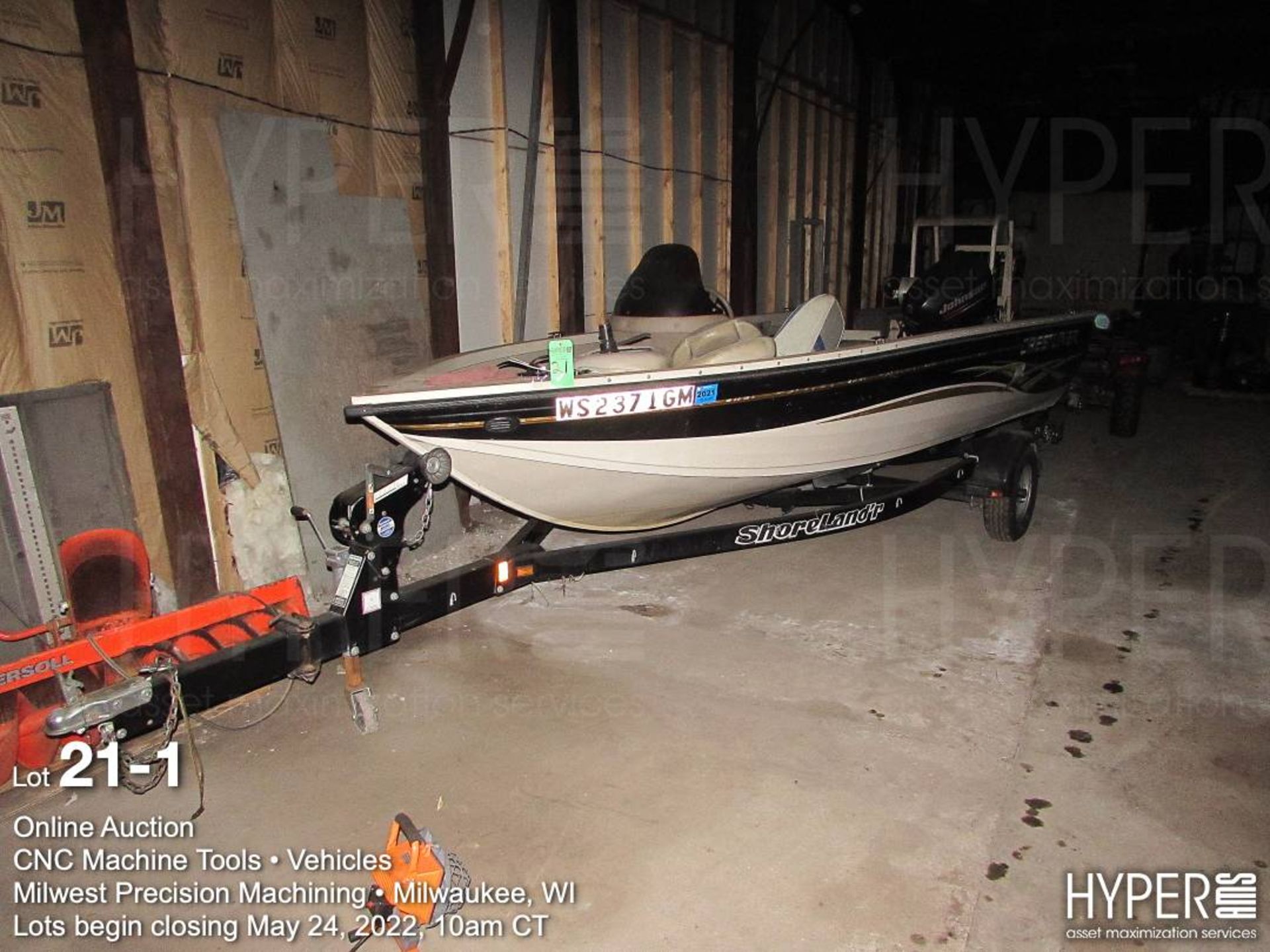 2003 17' Crestliner model: 1750FH aluminum fishing boat, with a Johnson 90-HP Engine, Lowrance X5I f