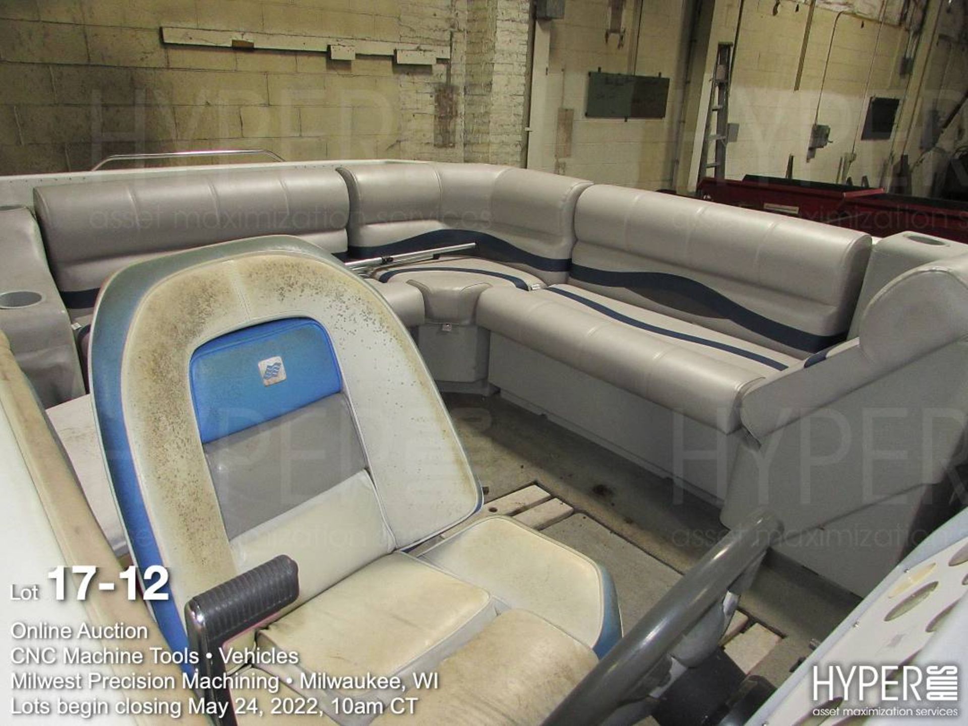 1991 20' Four Winns model: 200 Candia fiberglass deck boat, OMC Cobra 5.8 litre I/O Drive engine, en - Image 12 of 32