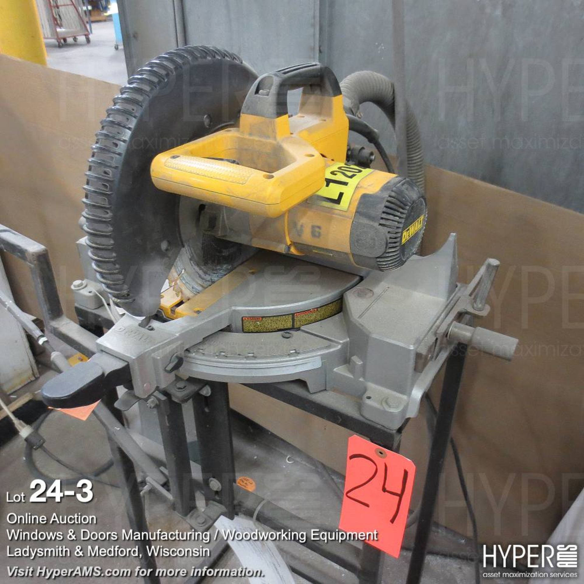 Dewalt 10" compound miter saw 120v on stand - Image 3 of 4