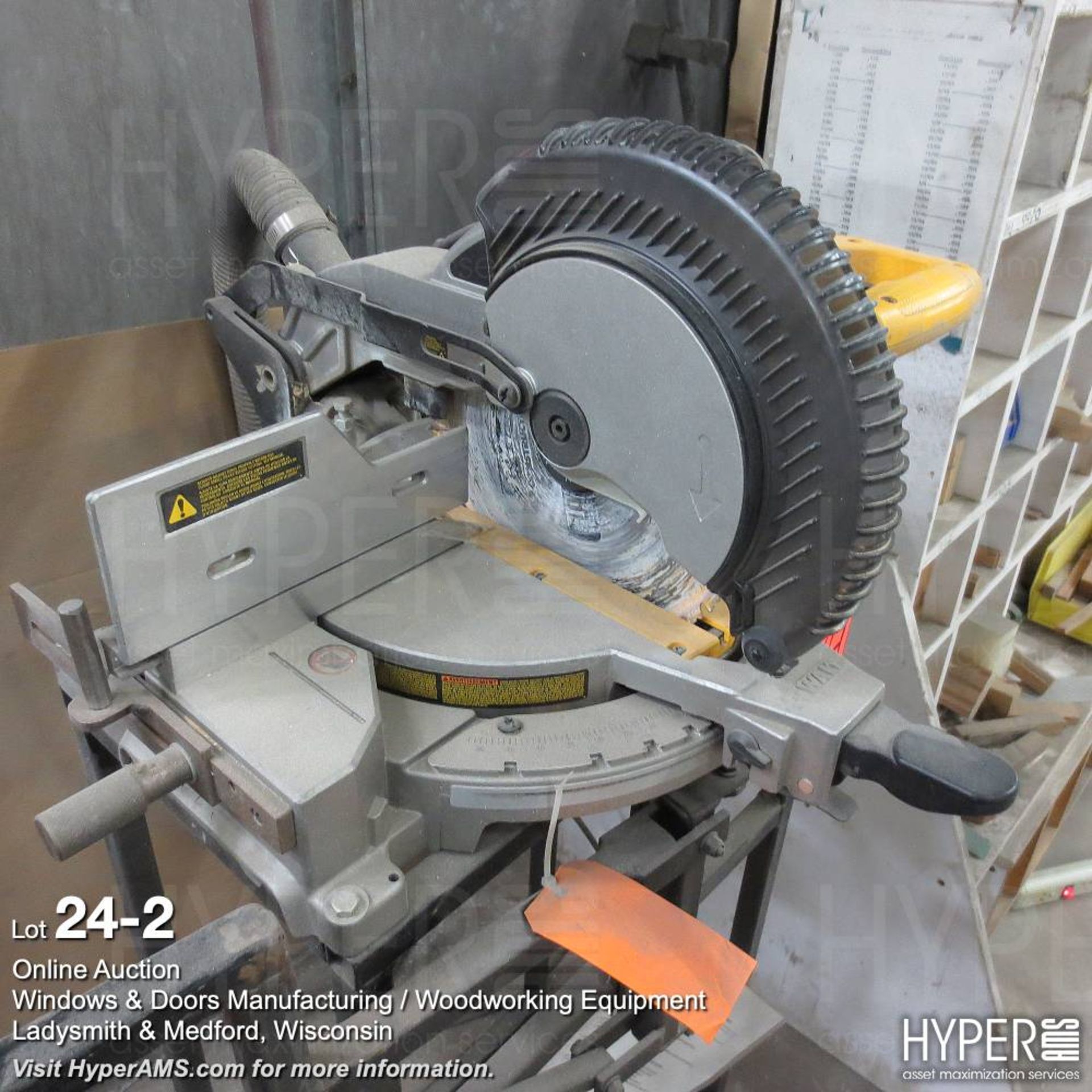 Dewalt 10" compound miter saw 120v on stand - Image 2 of 4