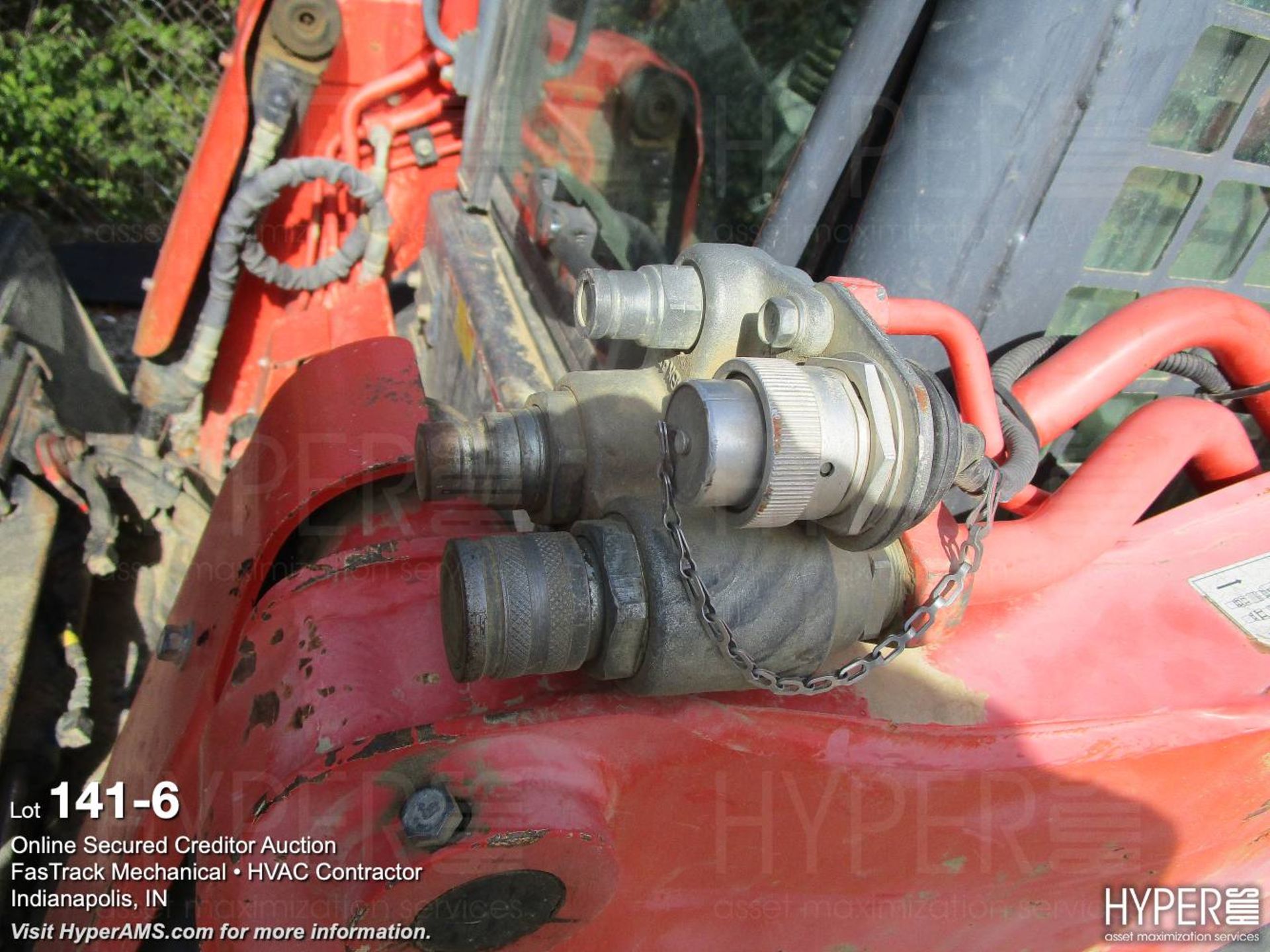 Kubota SVL75-2 skid steer - Image 6 of 10