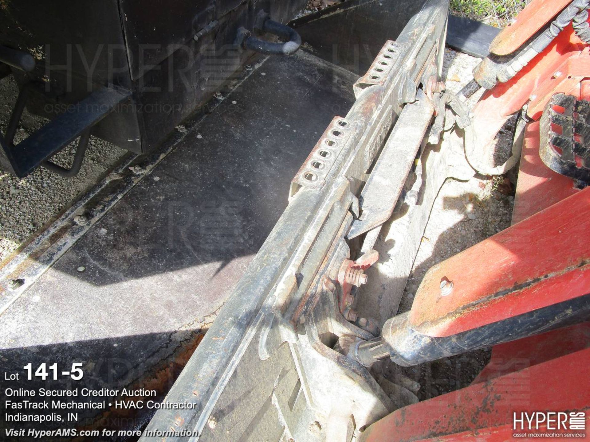 Kubota SVL75-2 skid steer - Image 5 of 10