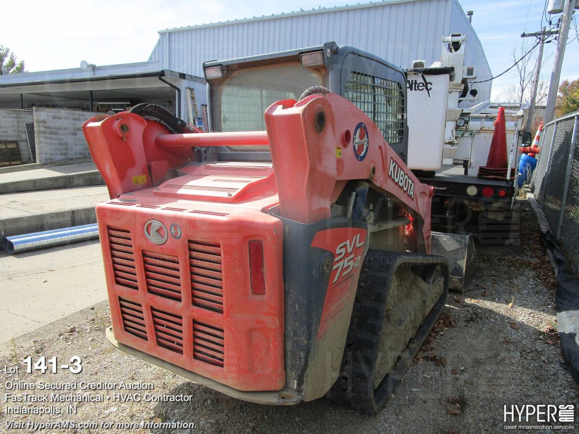 Kubota SVL75-2 skid steer - Image 3 of 10