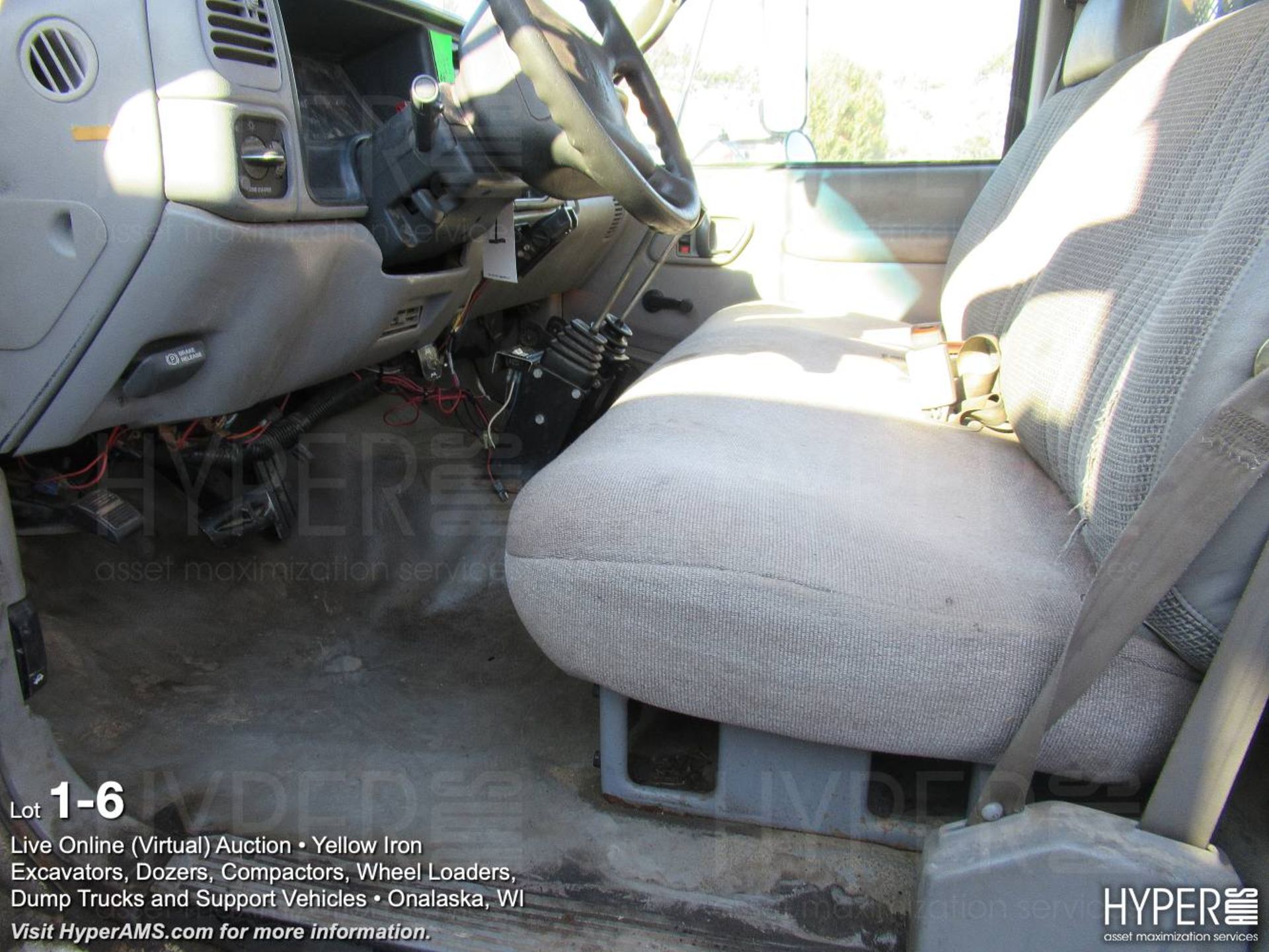 2001 Chevrolet Silverado 3500 Flatbed Dump - Image 6 of 9