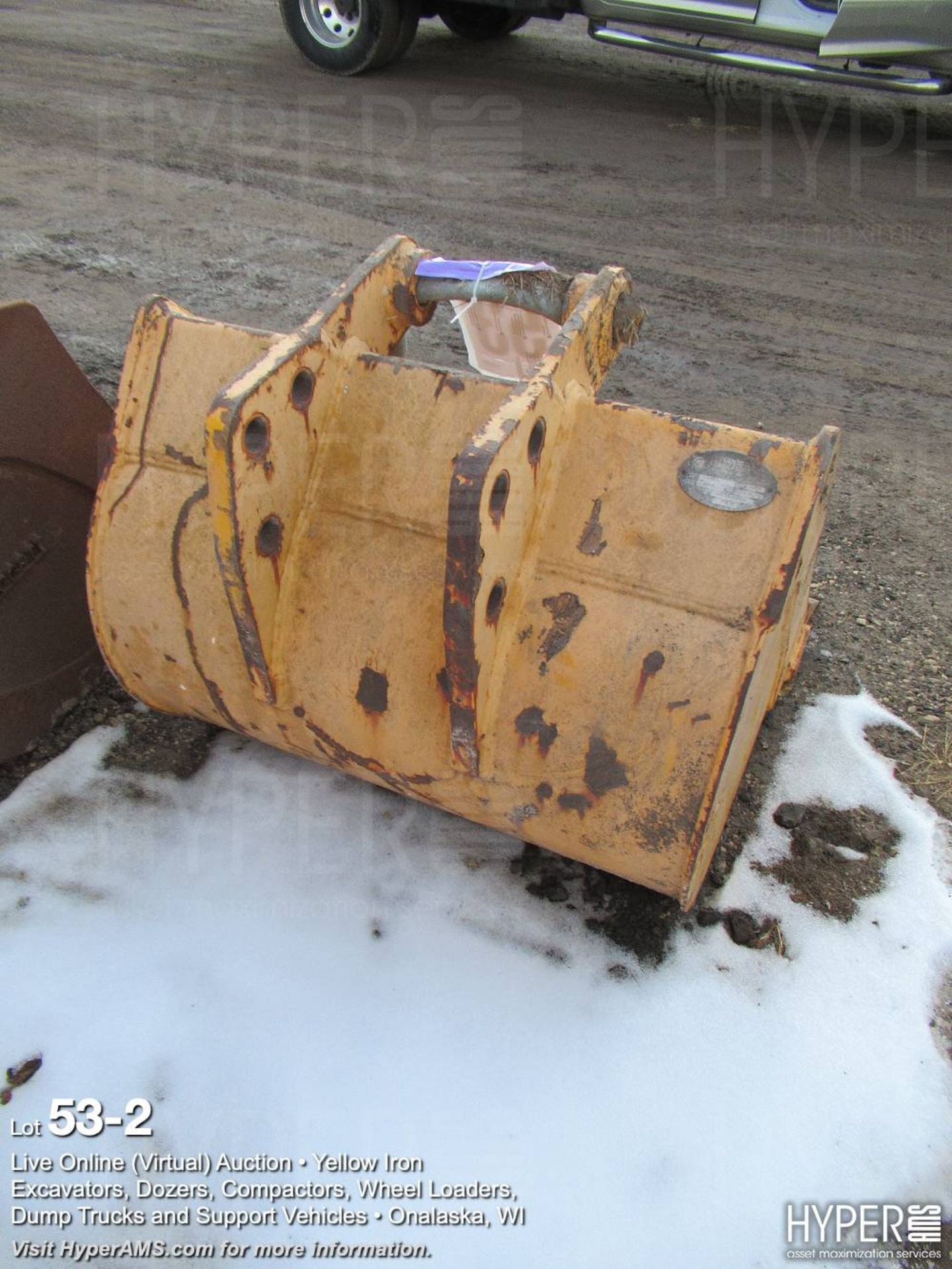 Excavator bucket 12.3 cu.ft. 36" wide - Image 2 of 3