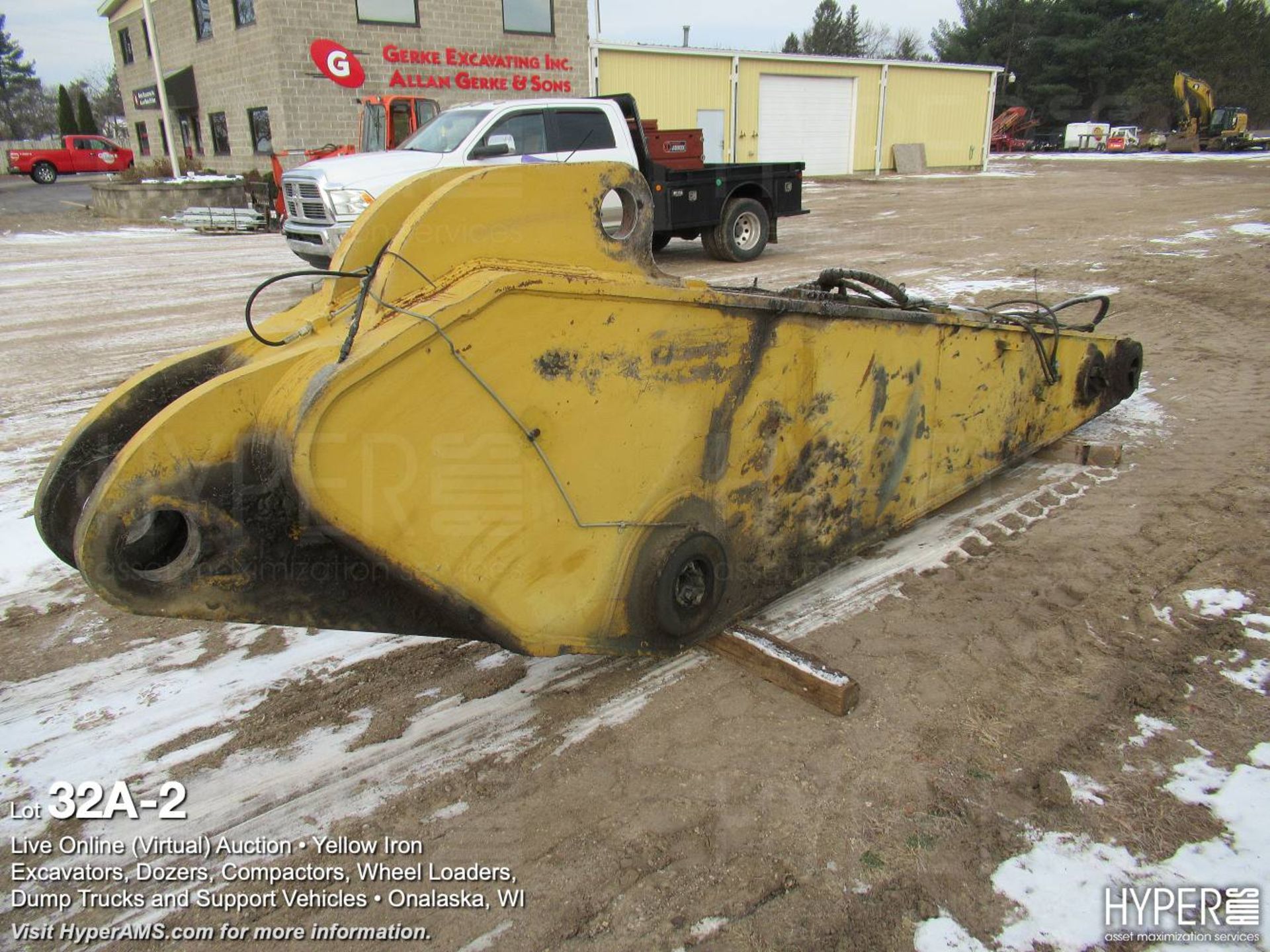 Caterpillar short stick boom for the 390F - Image 2 of 4