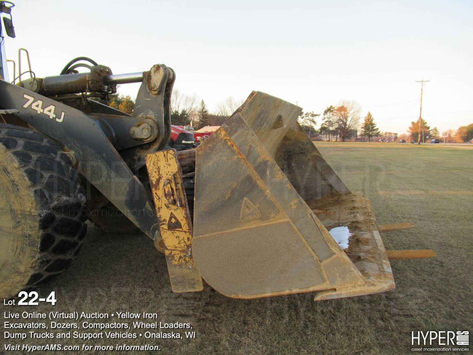 2004 John Deere 744J Wheel Loader - Image 4 of 12