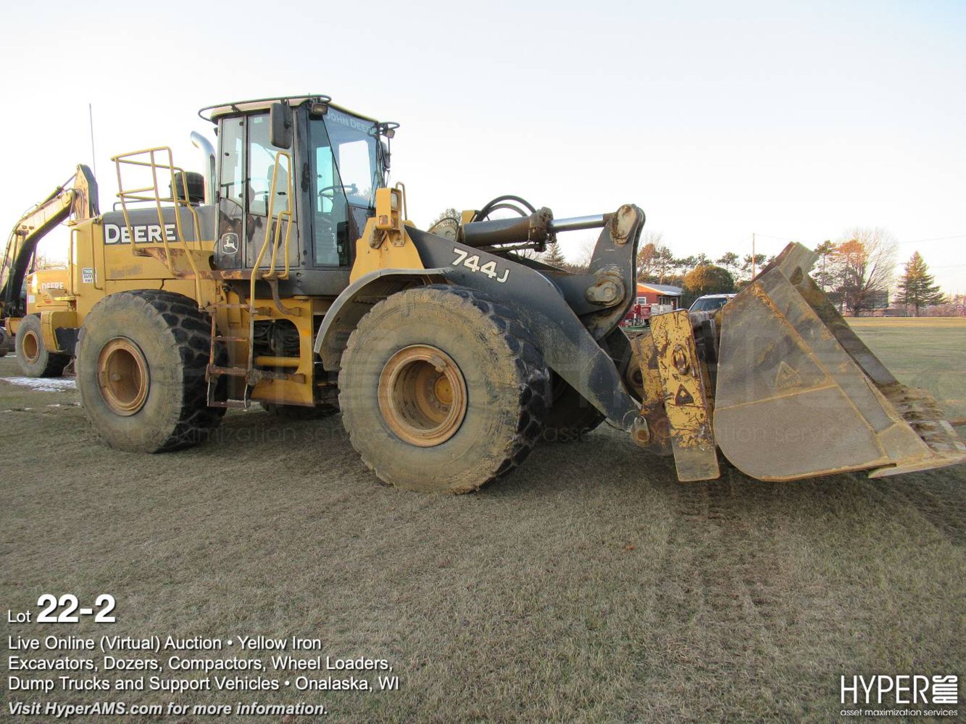 2004 John Deere 744J Wheel Loader - Image 2 of 12