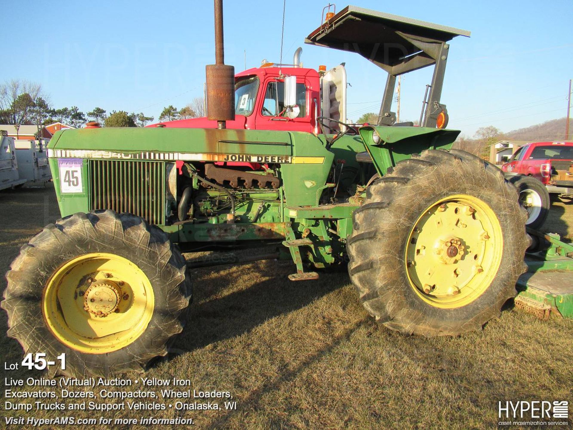 John Deere 2940D farm tractor